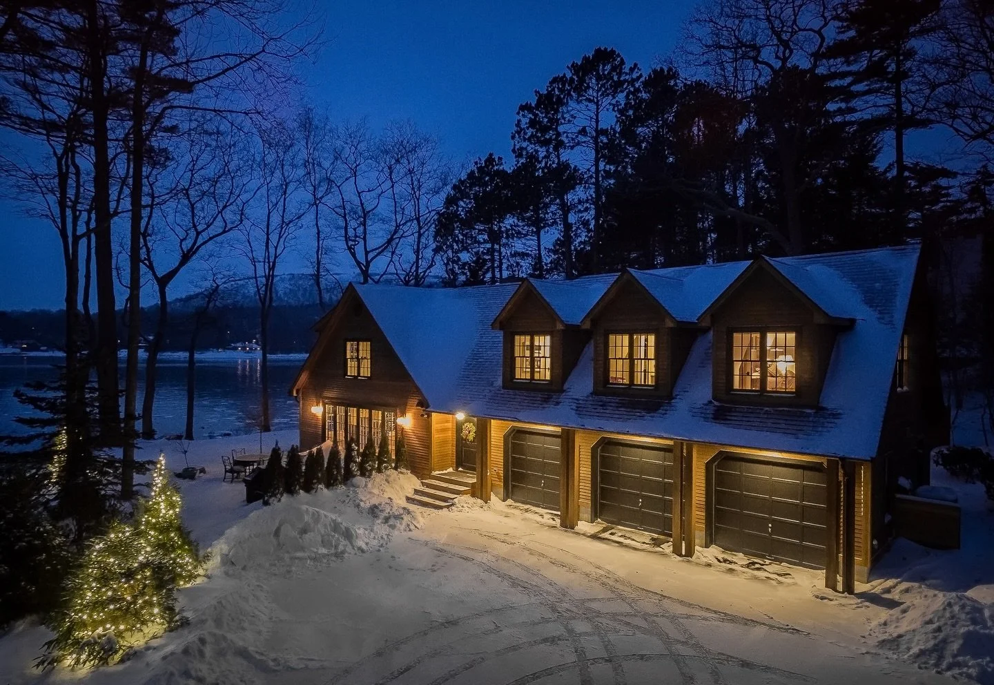 A Maine home built to shine year-round. #designbuild #maine #mainedesignbuild #hayrunner #construction