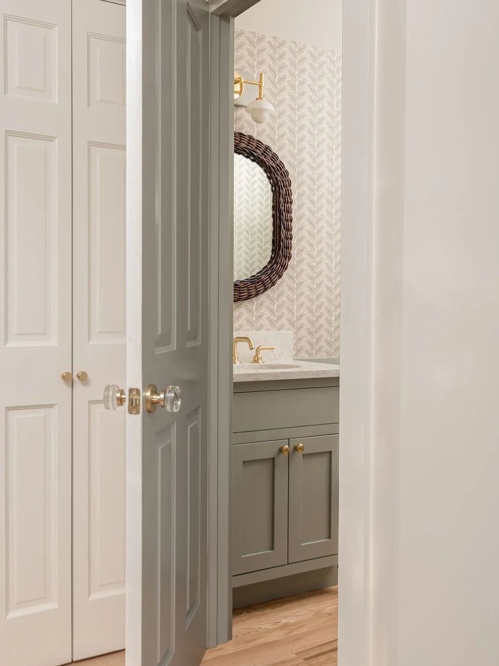 Thoughtful details and smart design can turn a small space into something that feels elevated and effortless. #HayRunner #DesignBuild #maine #midcoast 

📸 @peter.g.morneau