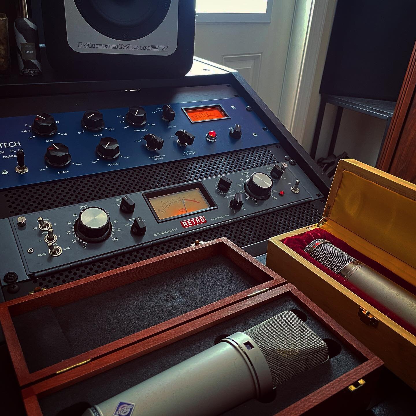quick gear dump

&ldquo;I am easily satisfied&hellip; with the very best.&ldquo; - Winston Churchill

#audioengineer #mixingengineer #mastering #recordingstudio #gearporn #gearslutz #recordproduction #miamirecordingstudio #browardcounty