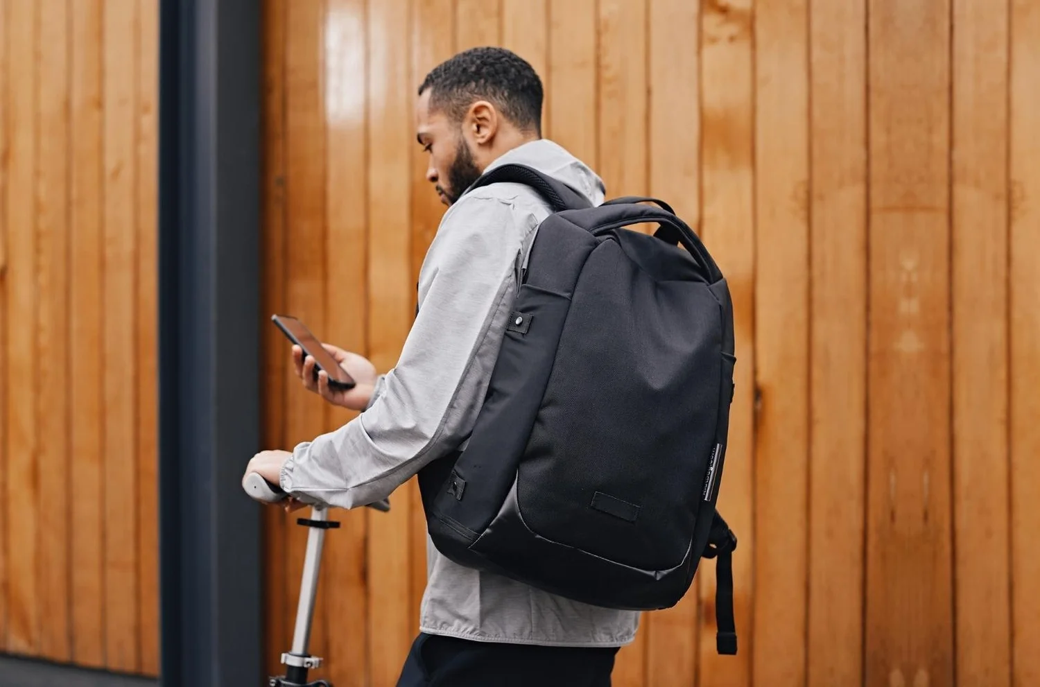 How to Avoid Pickpockets While Backpacking Through Busy Tourist Cities