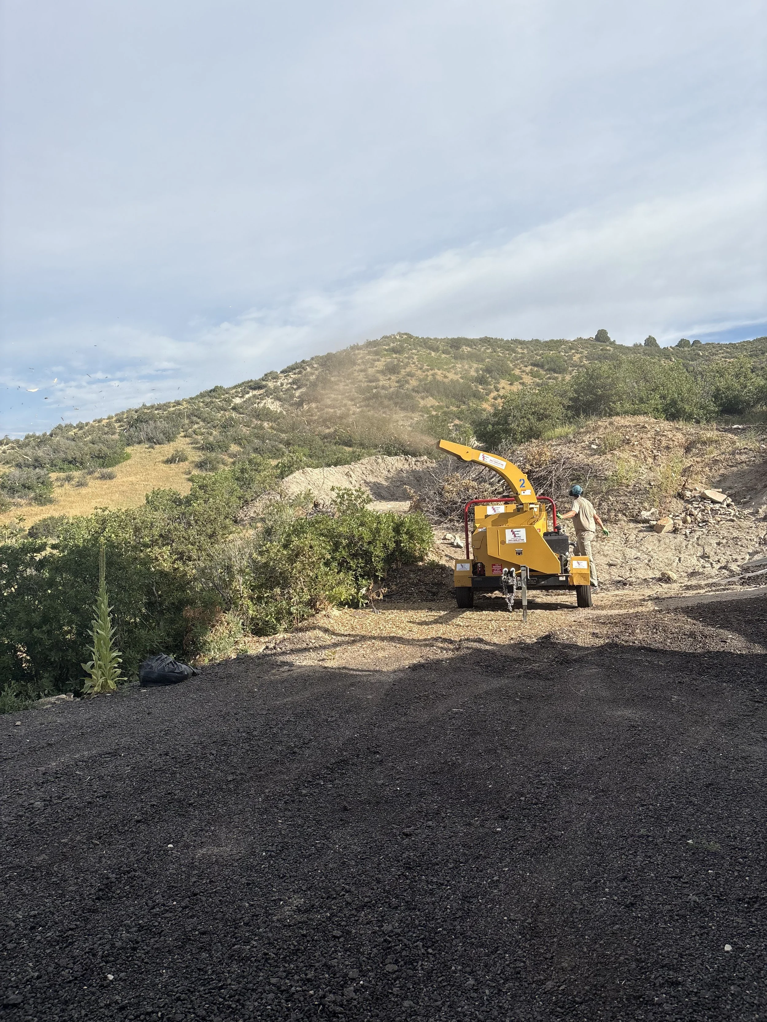 Now the super sized shredder comes in! Lots of stickers on this rig that show arms getting cut off. Yikes! Watch the limbs Kris...and yes, I mean YOUR limbs, not the tree limbs.