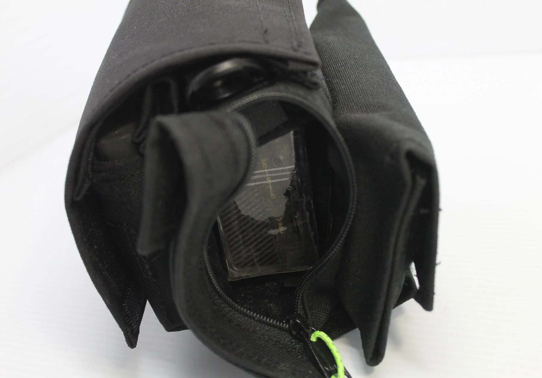 PR4 travel Left zip privacy lid.jpg