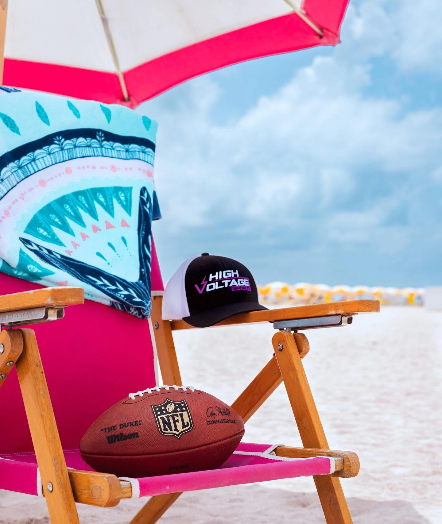 When it&rsquo;s still summer but there&rsquo;s football on the tv 🔥🔥🔥 who&rsquo;s ready to smash these @nfl picks with us this year?!??

Photo: @shanny_photography 

#sportsbetting #sportspicks #sports #nfl #football #footballpicks #beachday #miam