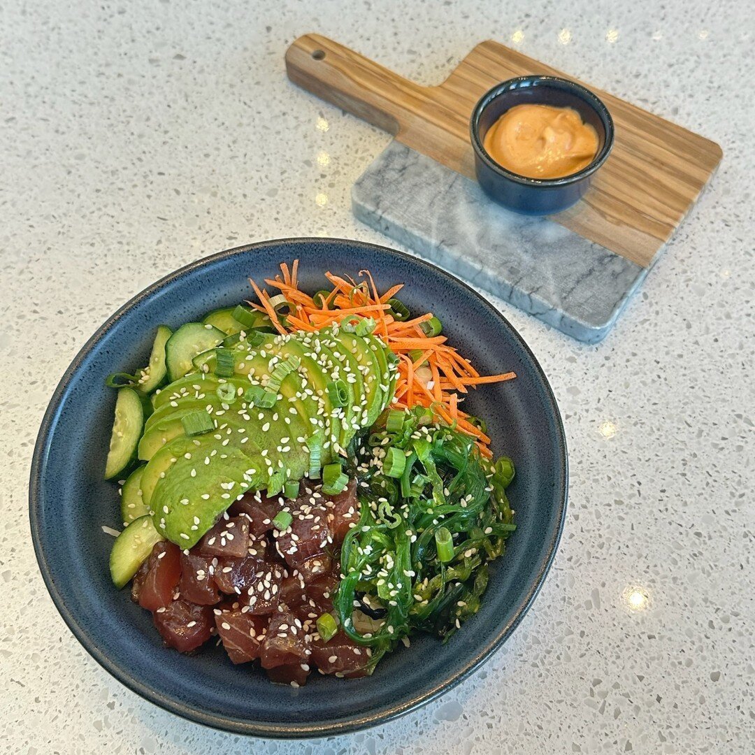Anyone else drooling over this tuna poke bowl or is it just us? 🤤
Introducing our NEW Ahi Tuna Poke Bowl 😋🍣🐟
ahi tuna, rice, soy sauce, sesame, carrots, cucumber, avocado and spicy mayo.

#PokeBowl #TunaPokeBowl #oysterpoint #views #southsanfranc