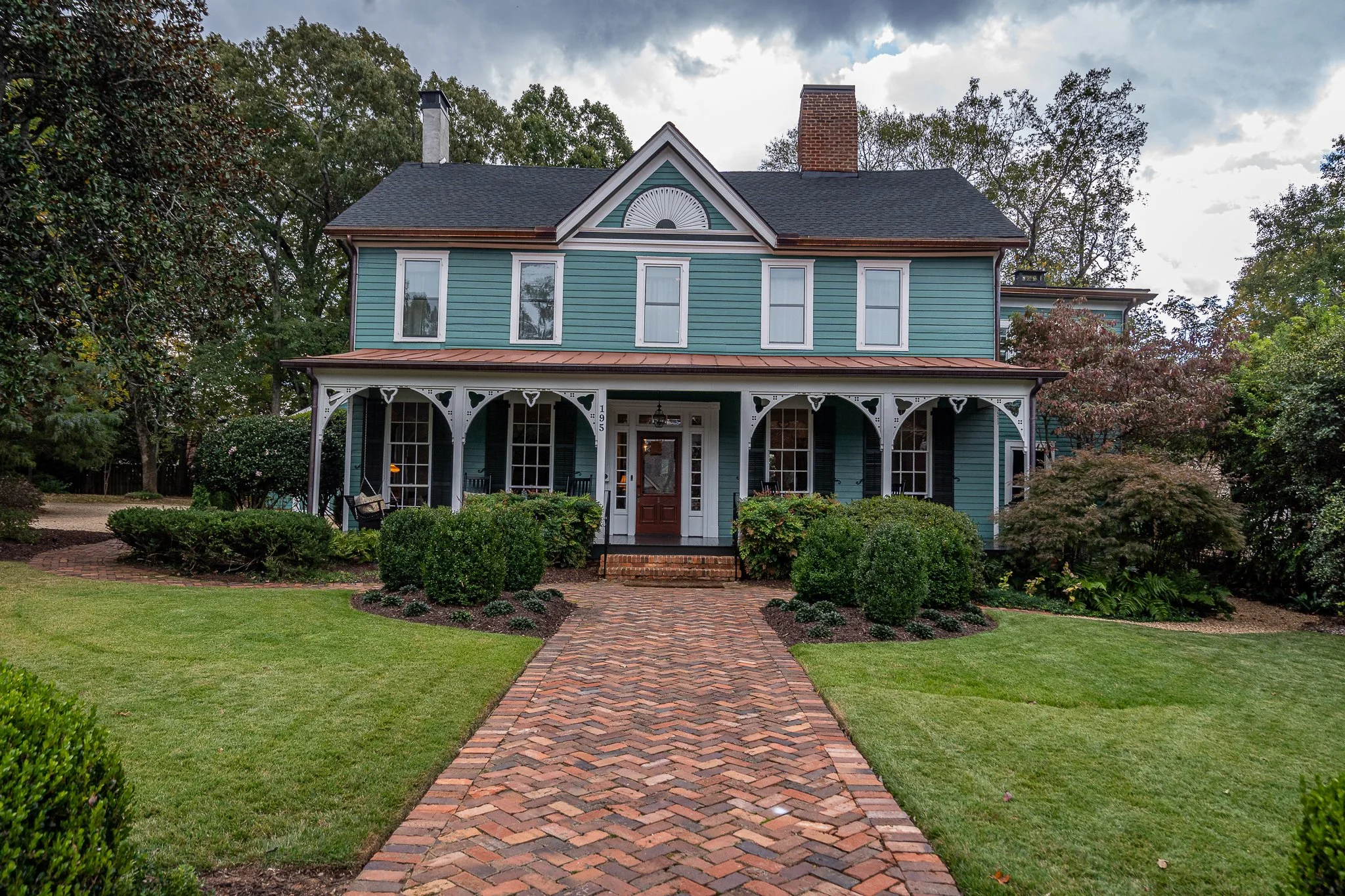 195 Henderson Ave (1).jpg