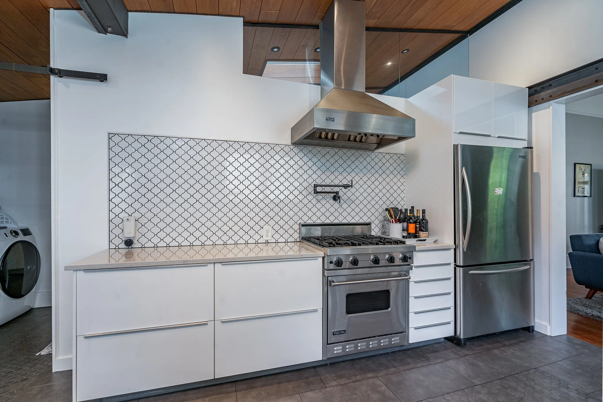287 Henderson Ave (10).jpg