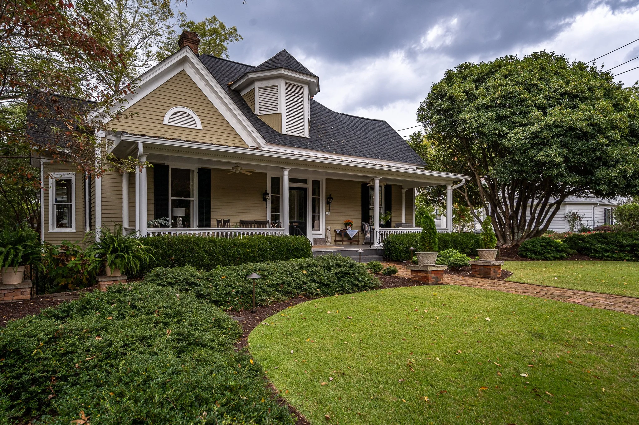 228 Henderson Ave (1).jpg