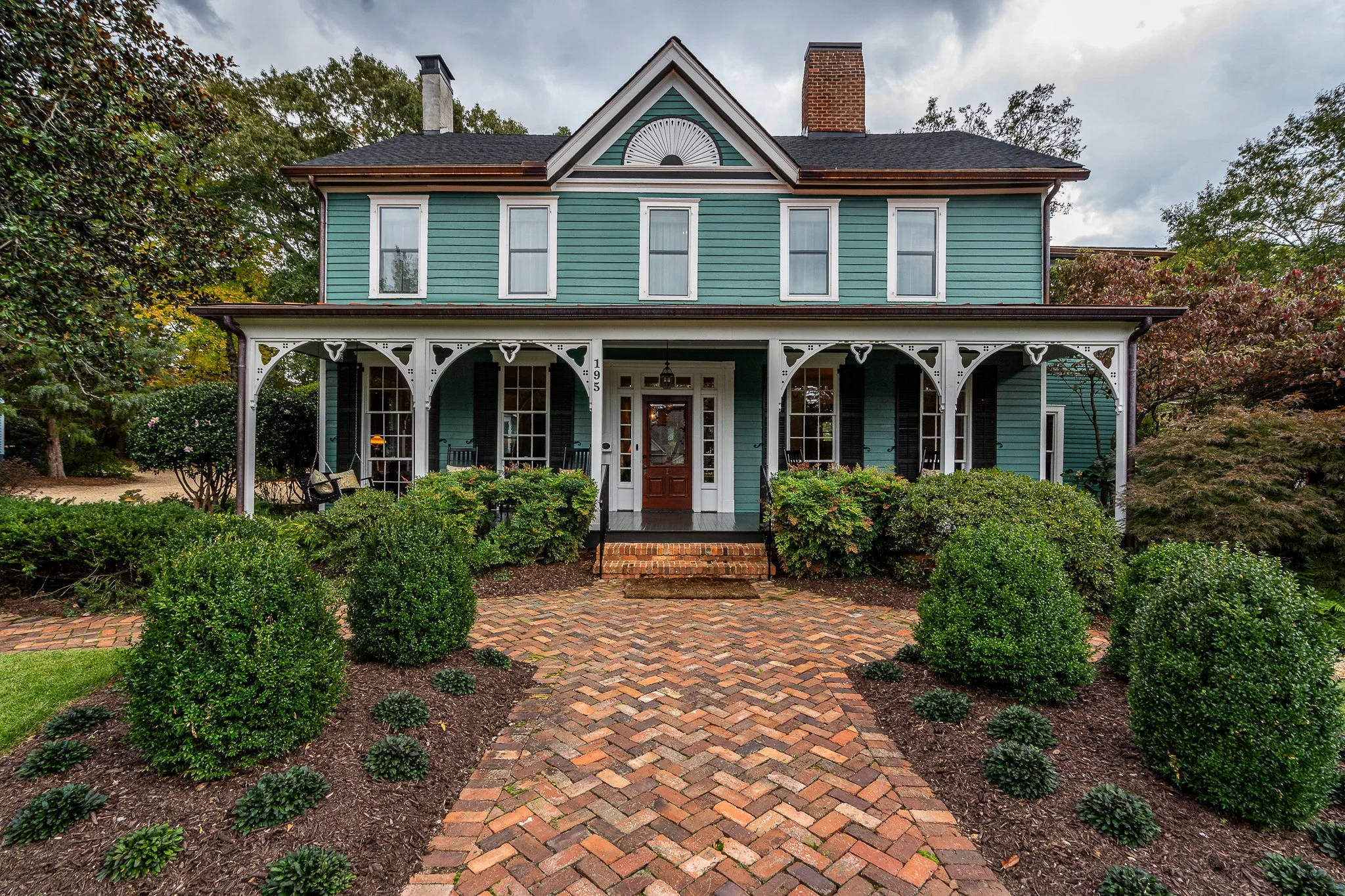 195 Henderson Ave (4).jpg