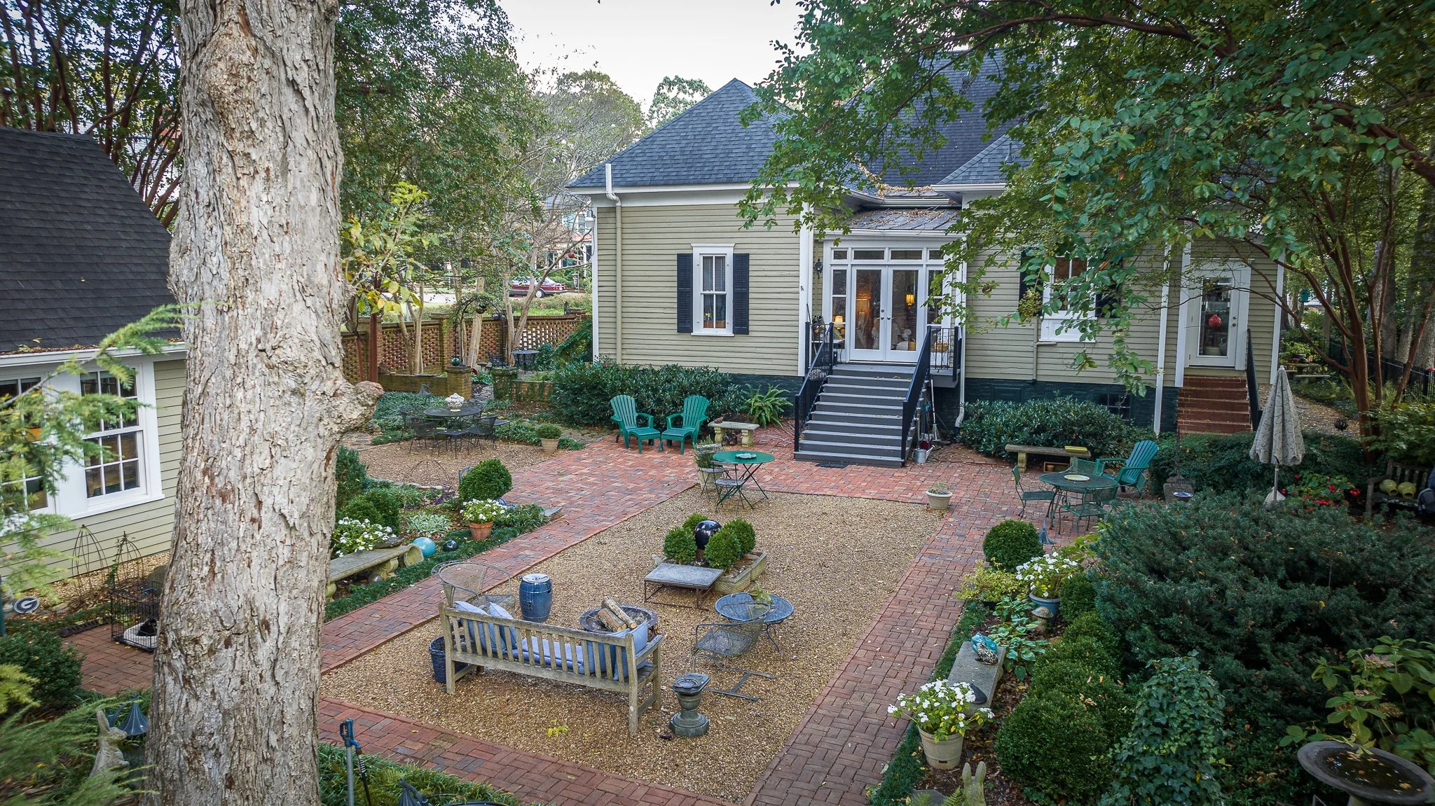228 Henderson Ave (16).jpg