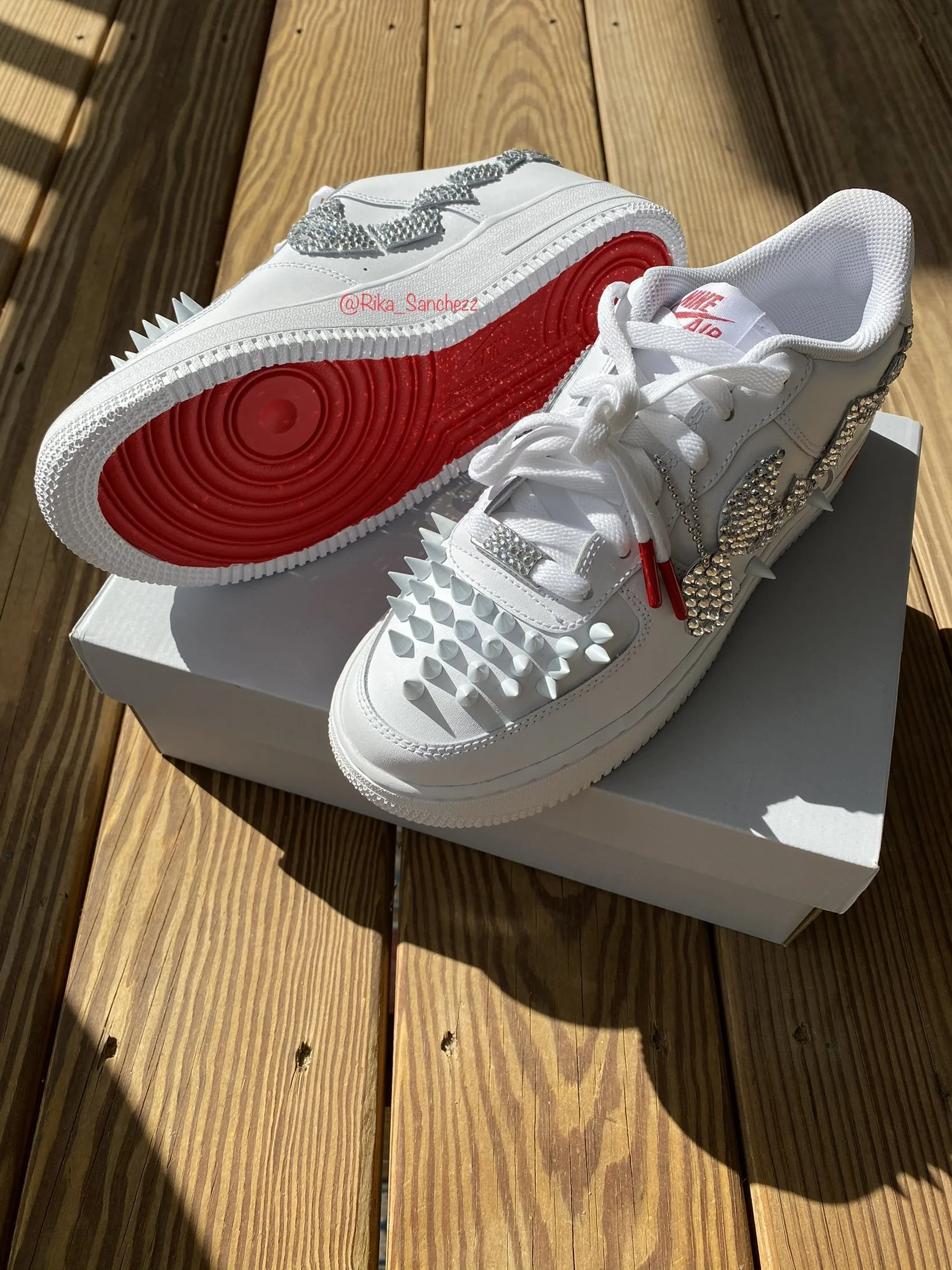 white forces red bottom