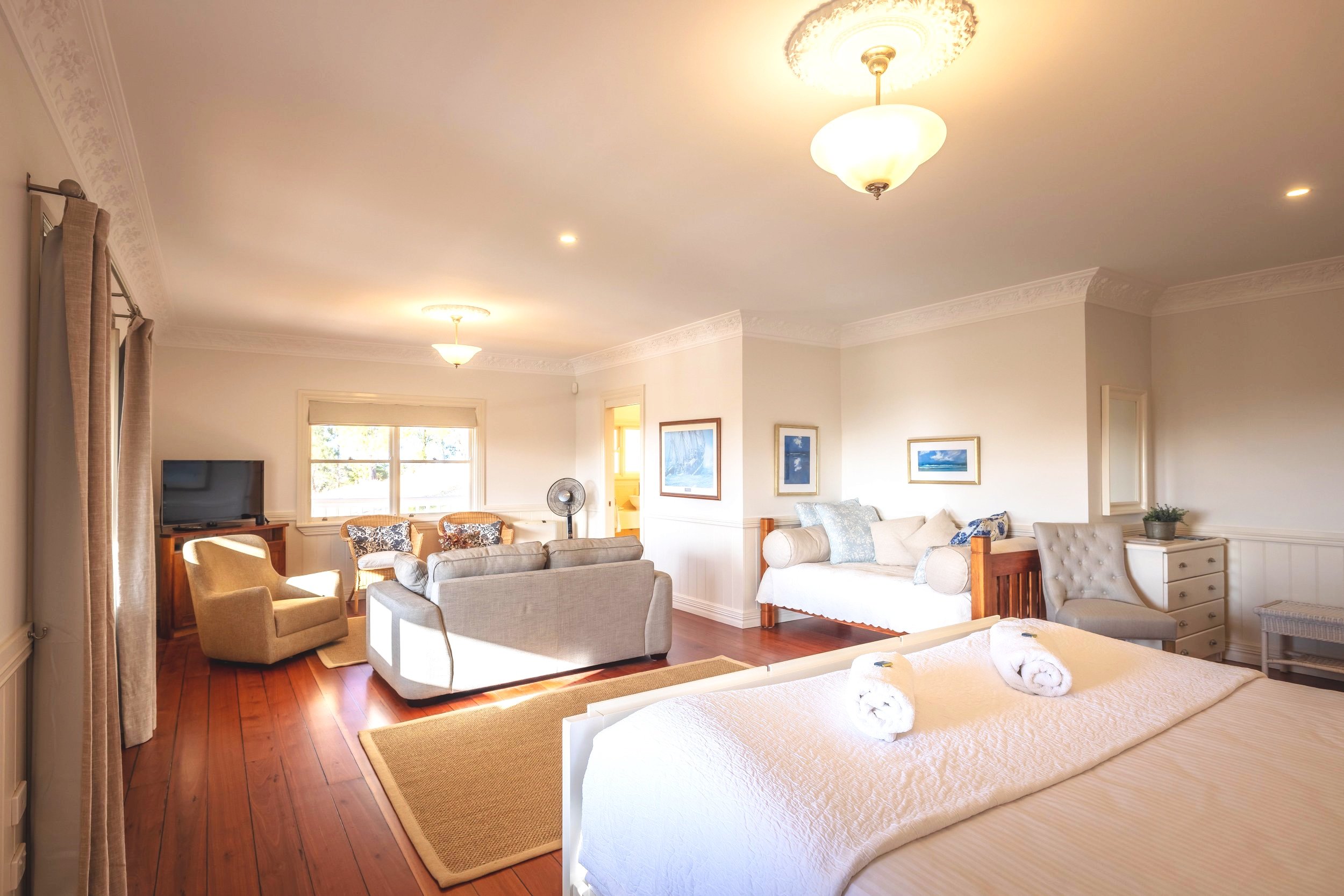 Gulaga deluxe spa king suite