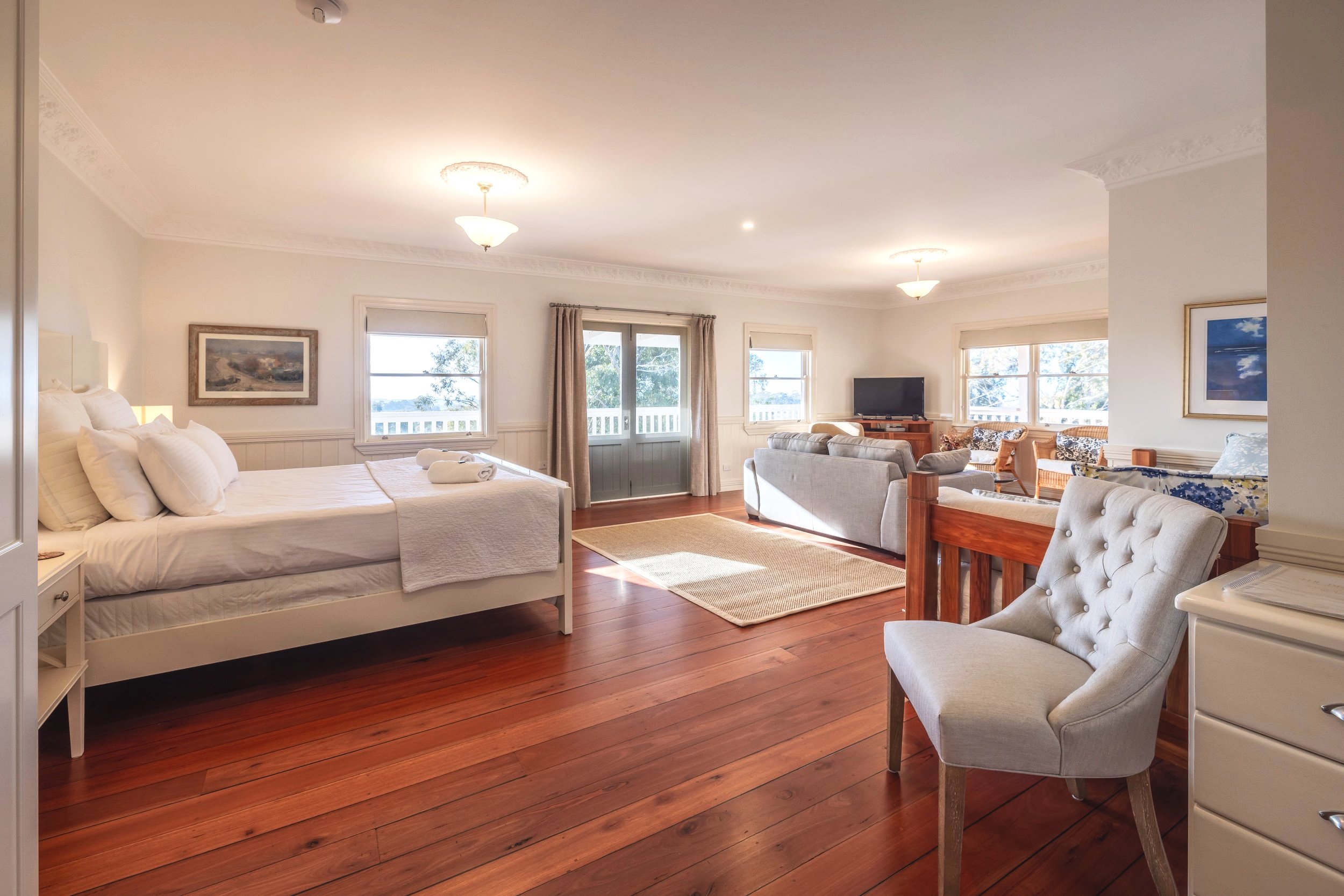 Gulaga deluxe spa king suite