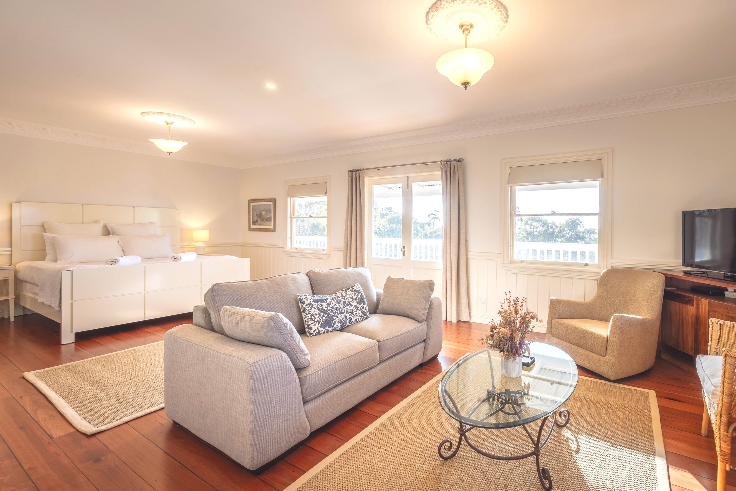 Gulaga deluxe spa king suite