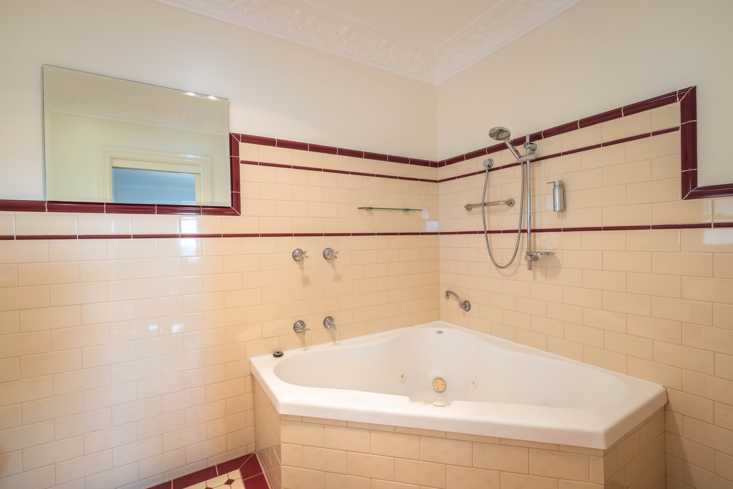Gulaga spa bathroom
