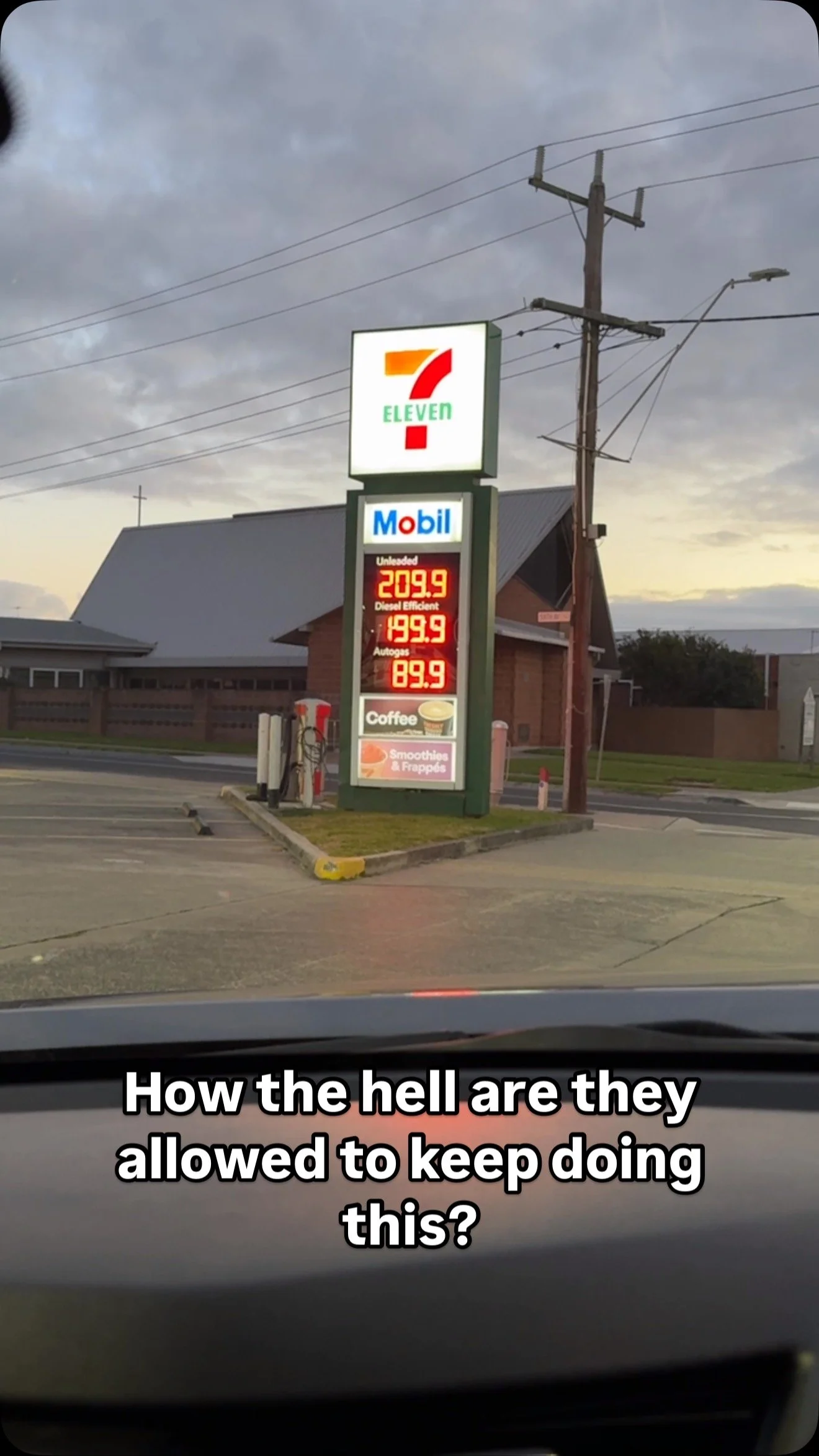 How can there be such a ludicrous fluctuation in fuel prices. Australia is cooked 🤌🏼
#thishastostop #ourgovernmentiscorrupt #sellouts