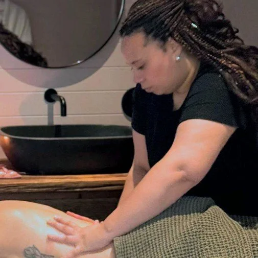Lea : Massage Therapist
