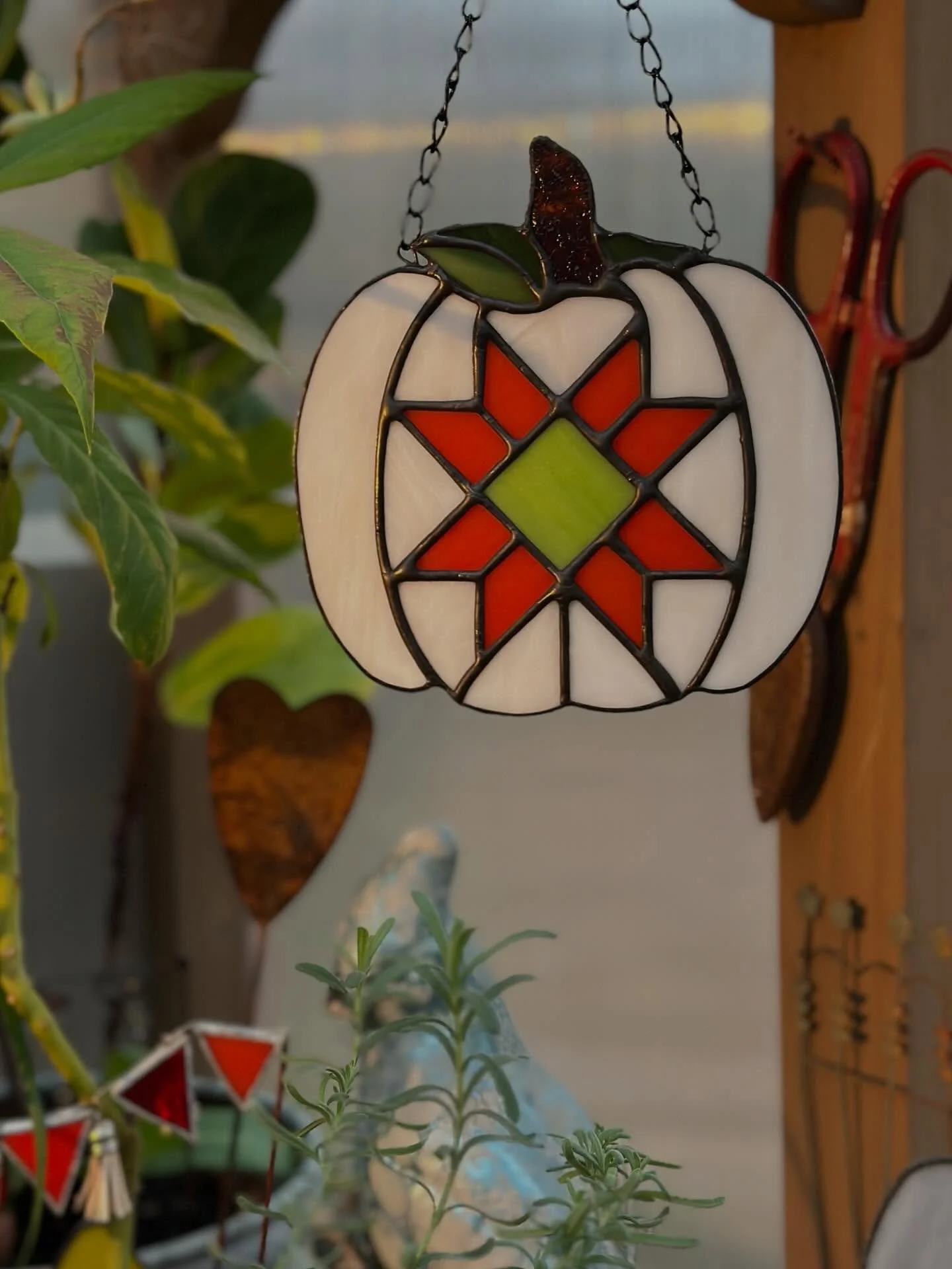 Quilted Pumpkin Stained Glass 

#quilted #quilt #holiday #fall #pumkin #cozy #stainedglassquilt #stainedglass #art #glassartist
