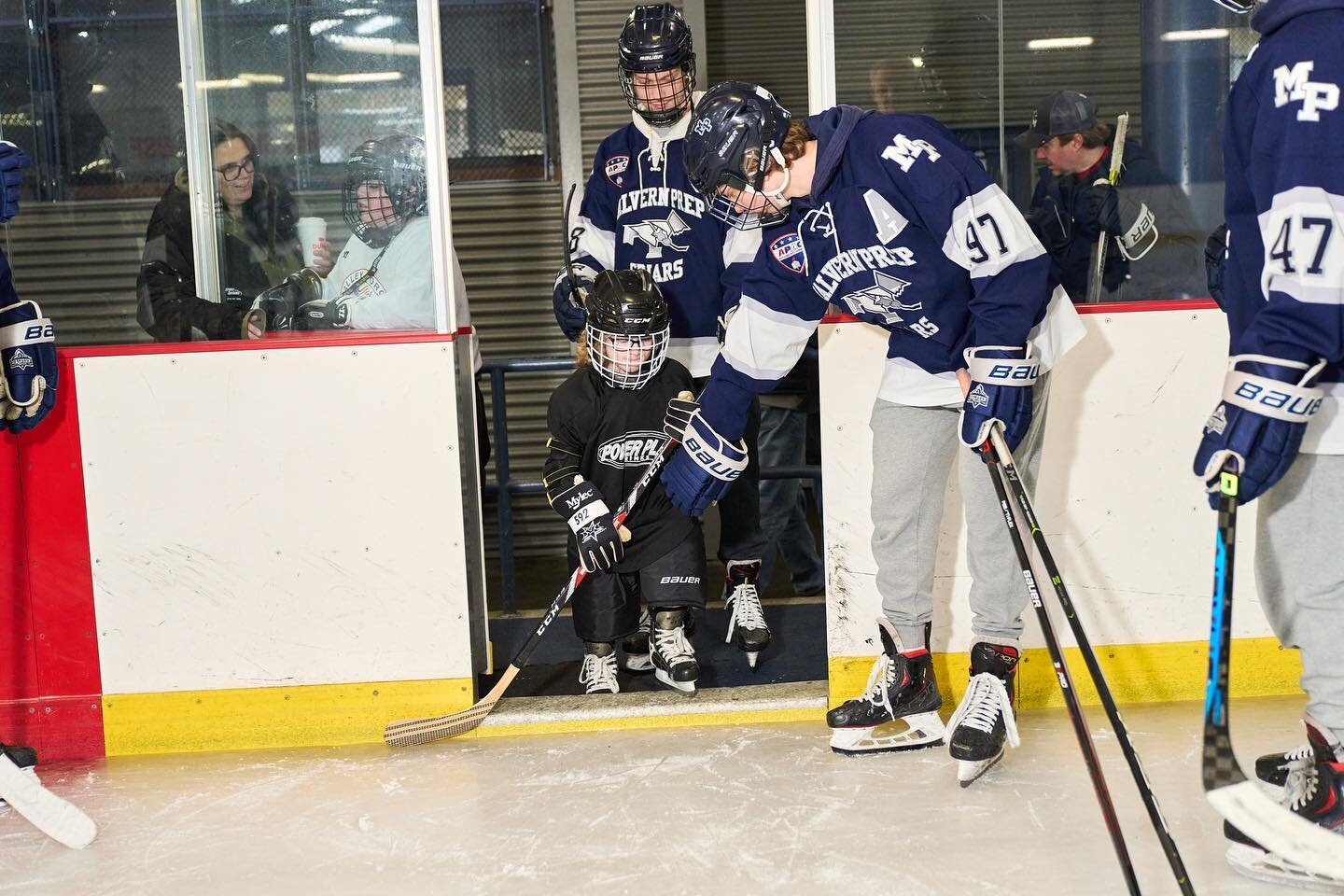 Are you looking to volunteer at our Try Blind Hockey events?! We are currently looking for volunteers to be on ice guides for our athletes! Click the link in our bio to sign up!
📸: @noahwillman