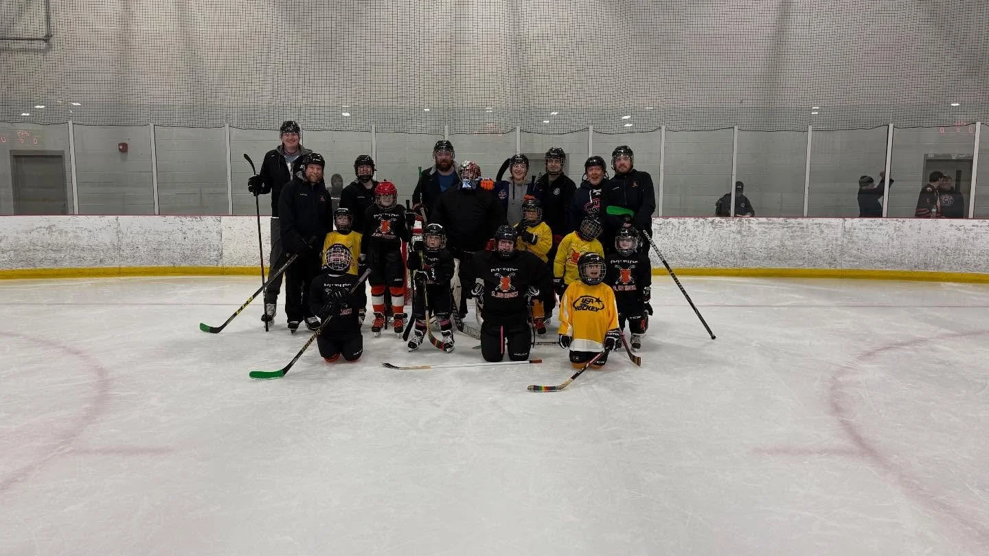 Nothing but smiles and great hockey this weekend!! Our players are having so much fun out there on the ice! We can&rsquo;t wait for our last game tomorrow! 
&bull;
&bull;
&bull;
Image Description: The image shows a large group of young hockey players