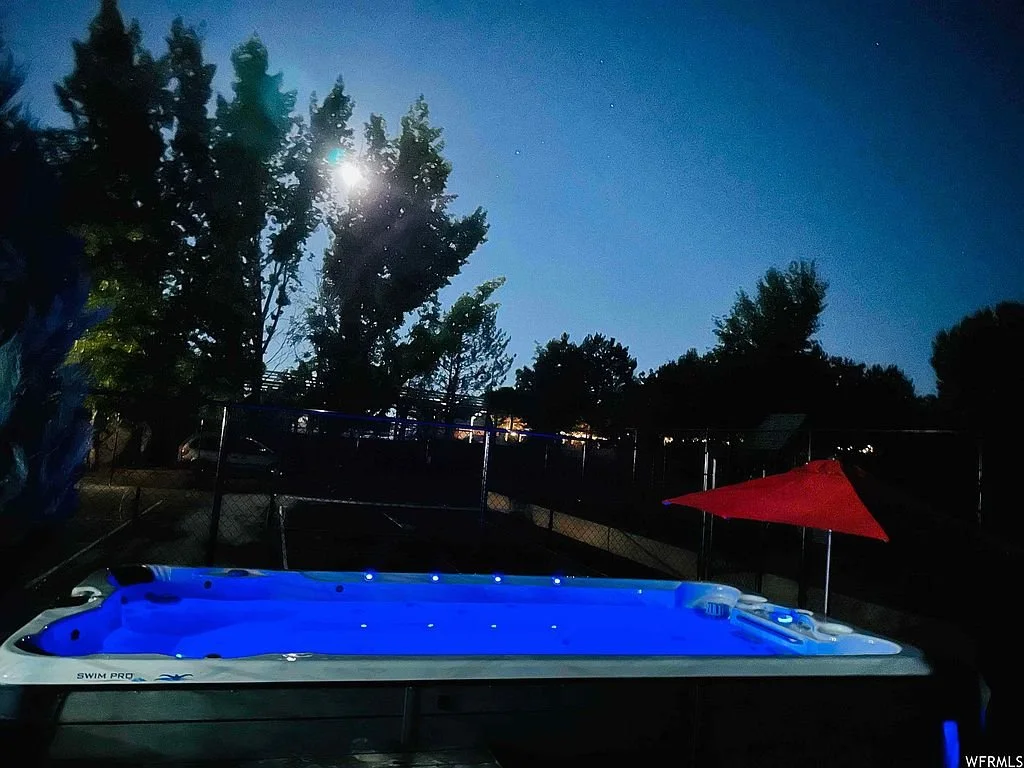 XL hottub.jpg