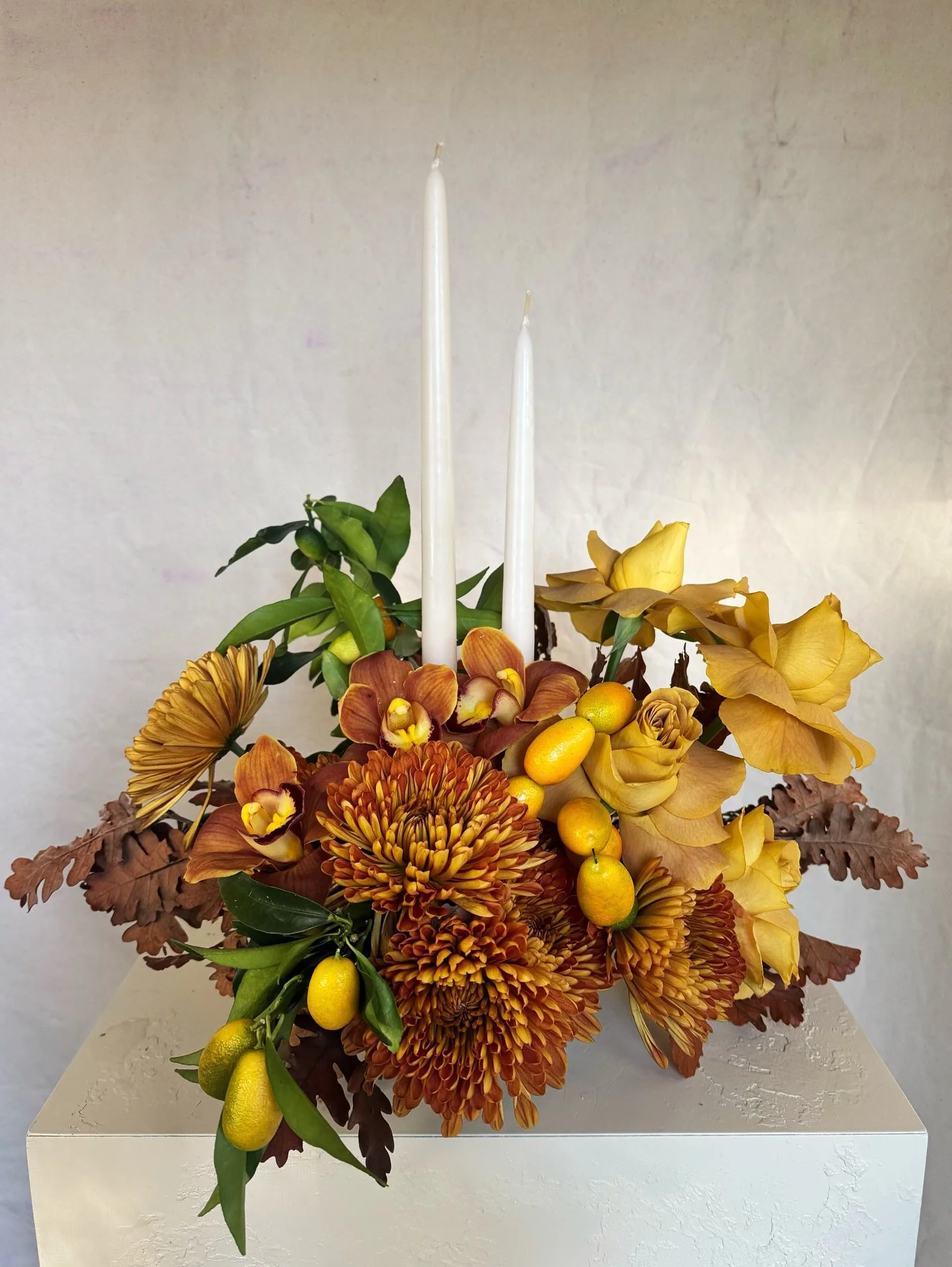 One week until Thanksgiving! Don&rsquo;t forget flowers for the table. Order online now 🧡 

Kinda hard to hate on a Mum when she&rsquo;s the perfect color huh? 

#parkcityflorist #thanksgivingflowers #fallcenterpiece #moandcofloral