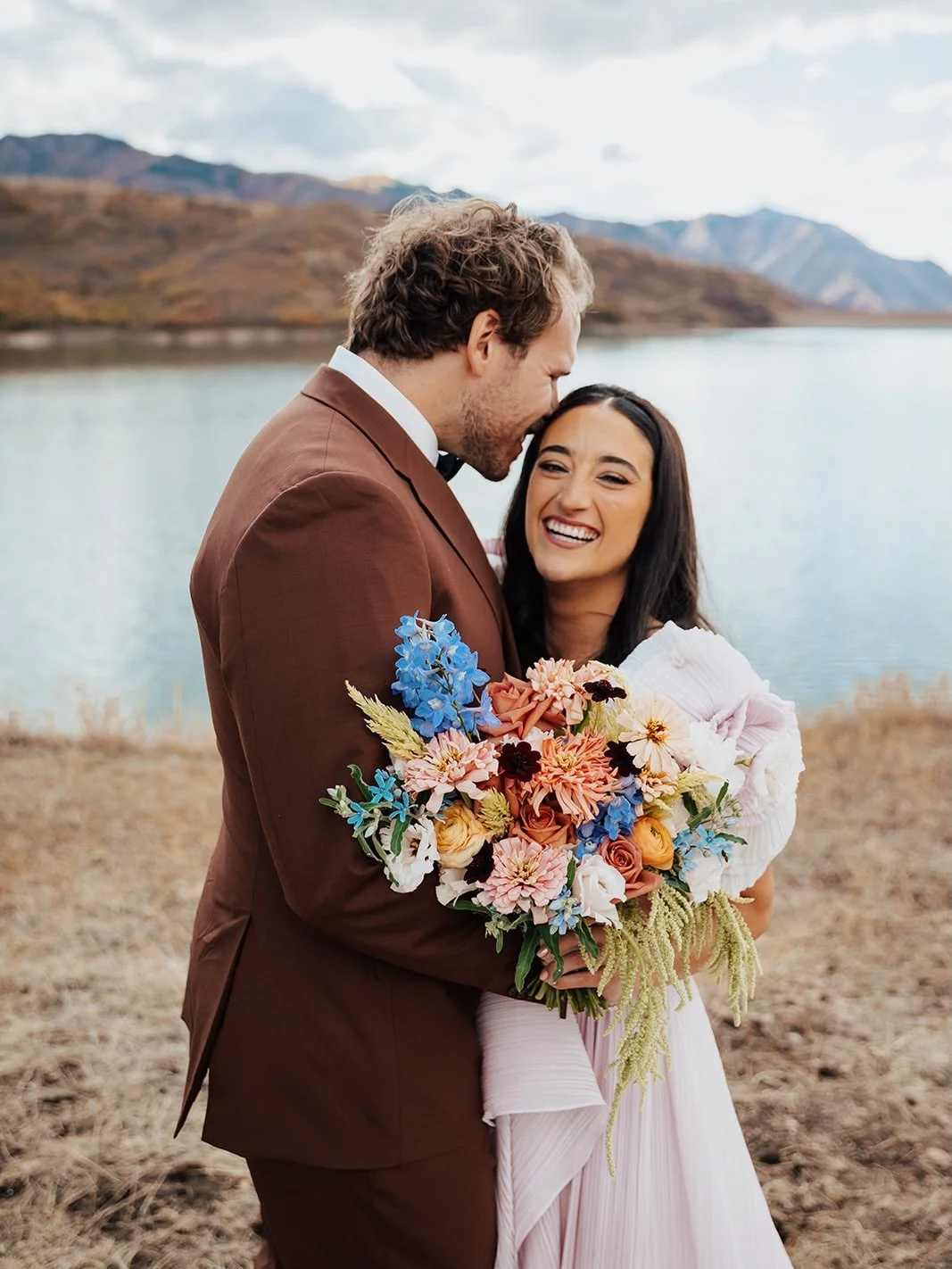 Style points awarded to these two! From the color palette to the intentional details, very here for it 🌸

Bride @katie_damon 
Photography @terraong 
Venue @emigrationbrewing
Art shoutout @wasatchandy