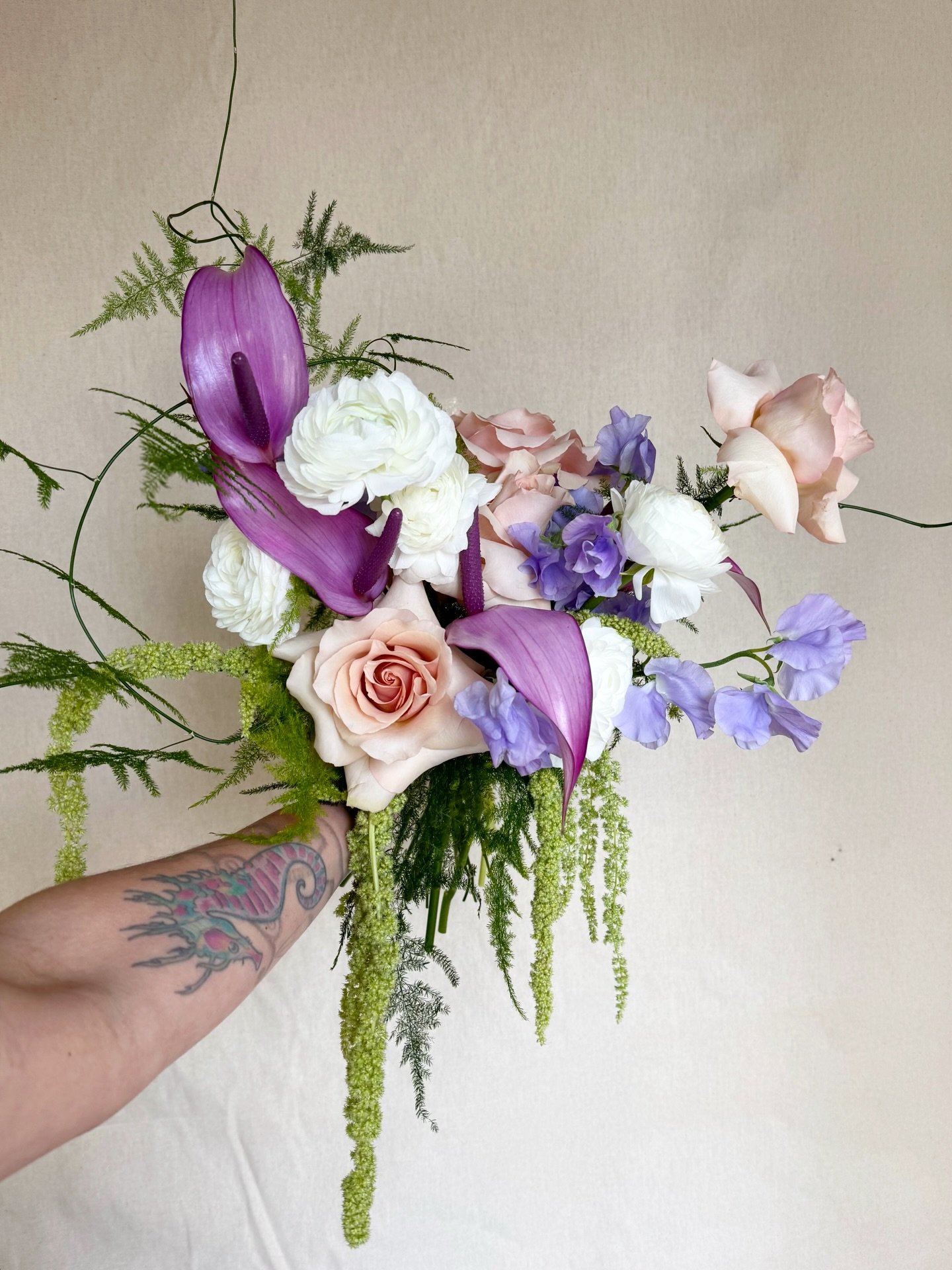 Pretty lil elopement bouquet 🤍

#moandcofloral #bridalbouquet #parkcityelopement