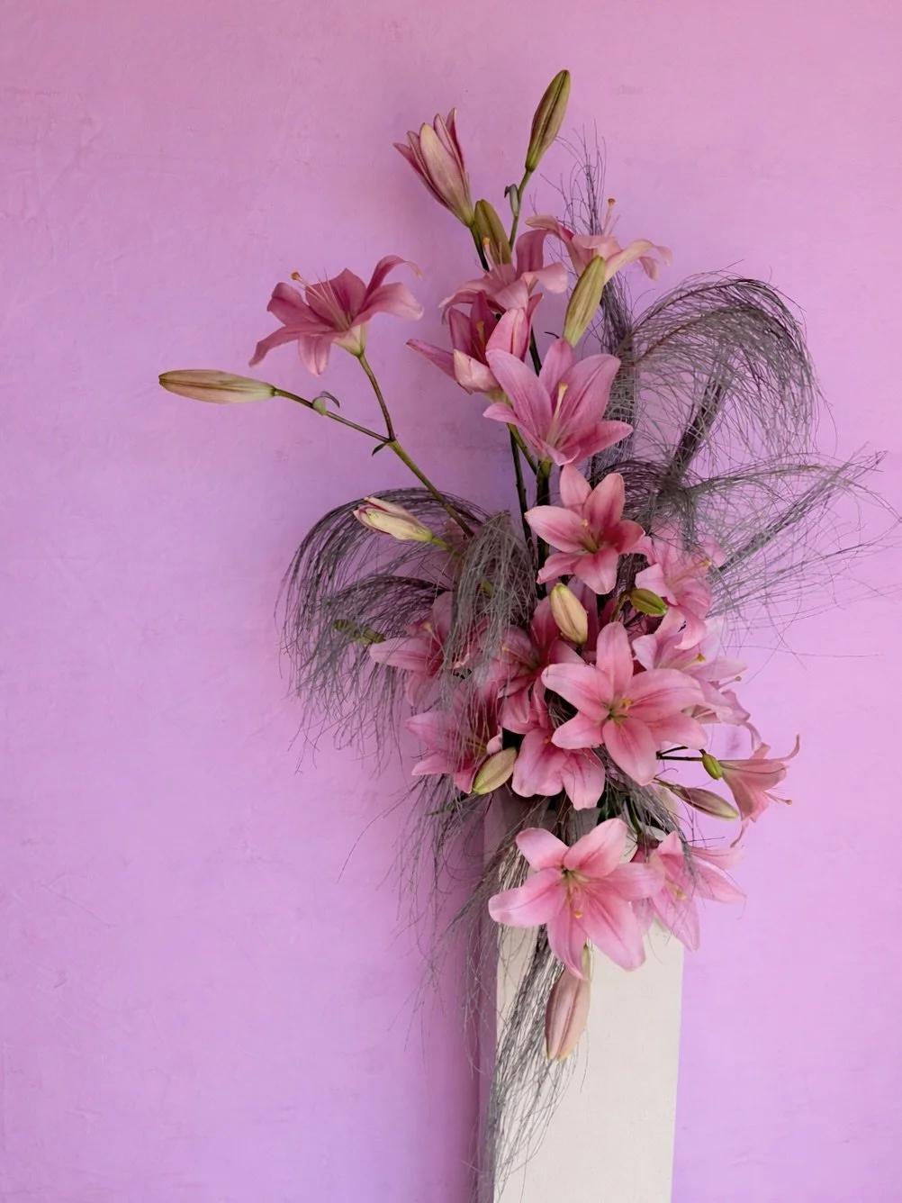 Experiment with shape + light. Sometimes as a creative, you just need to allow yourself the time to play with your medium 🌸

#moandcofloral #parkcityflorist #pinklily