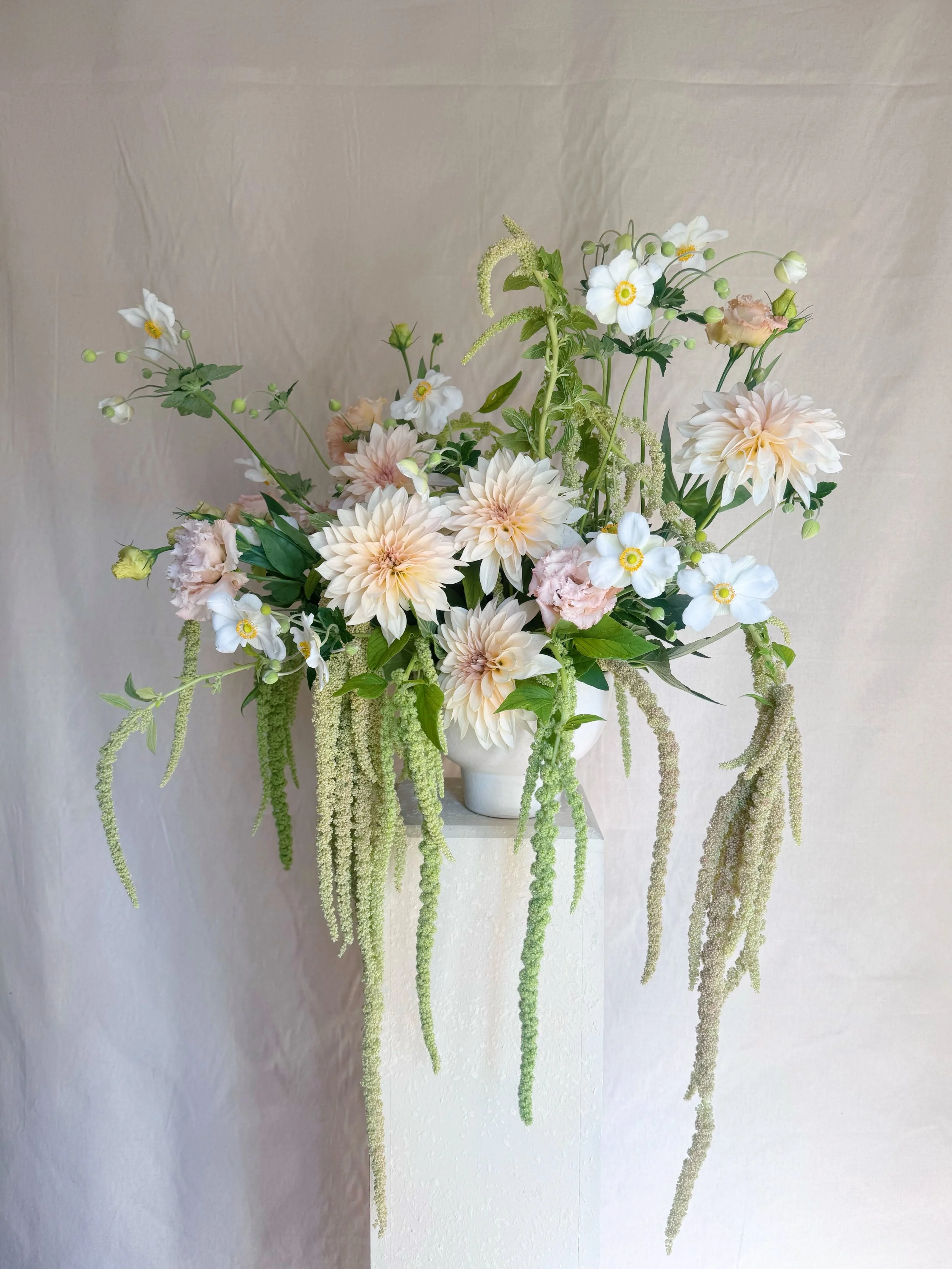 In honor of the close of our local growers season 🙏 100% local @picklinq 

For @avaline 

#parkcitywinefestival #moandcofloral #dahlia