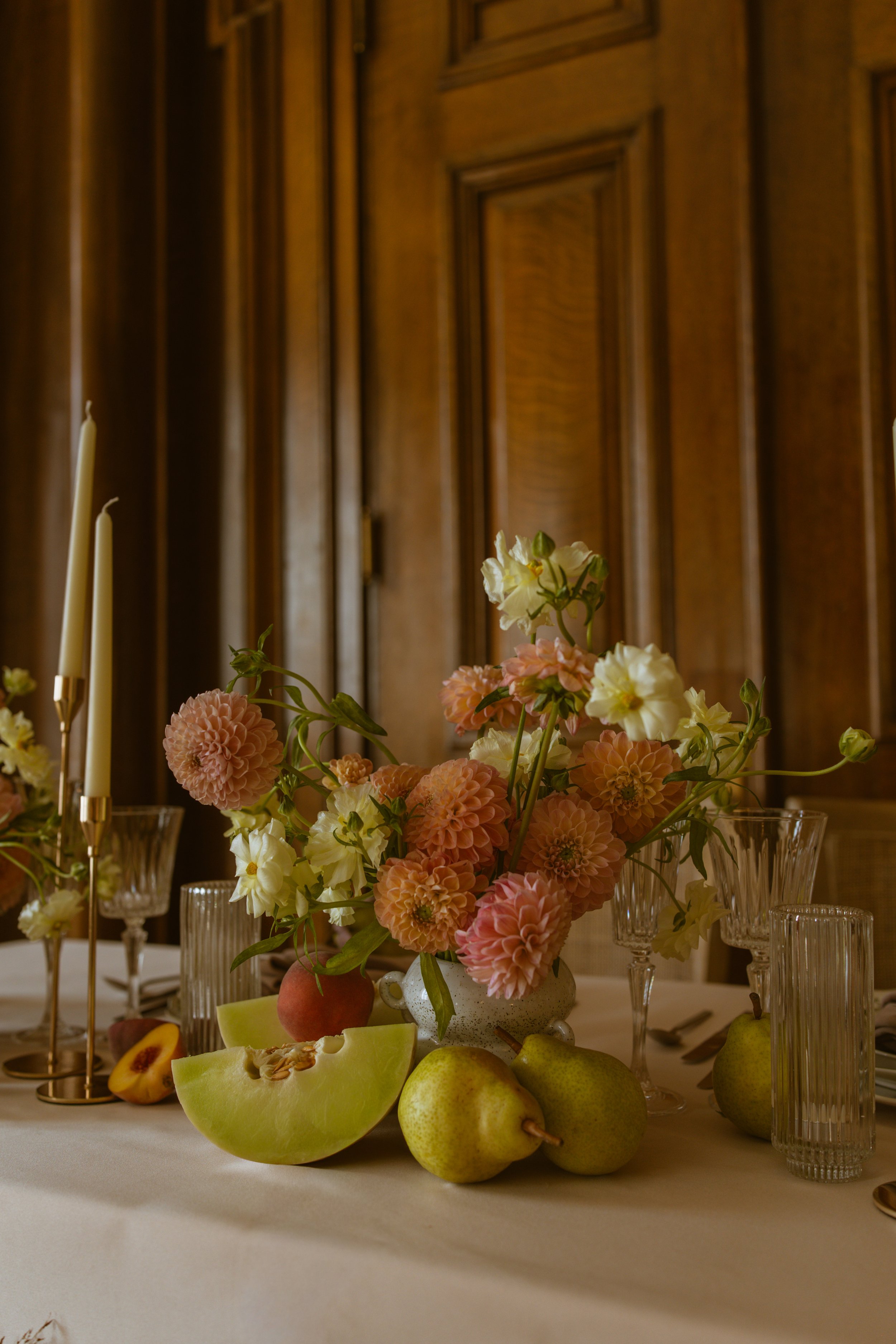 spring summer floral bridal editorial utah park city florist bouquet 
Magazine @rockymtnbride
Lead Photographer & Art Direction @gpellegrino.photo
Planning & Design @rachelphippseventdesign
Floral @moandcofloral @fiftyflowers
Venue @madisonvenue
Brid