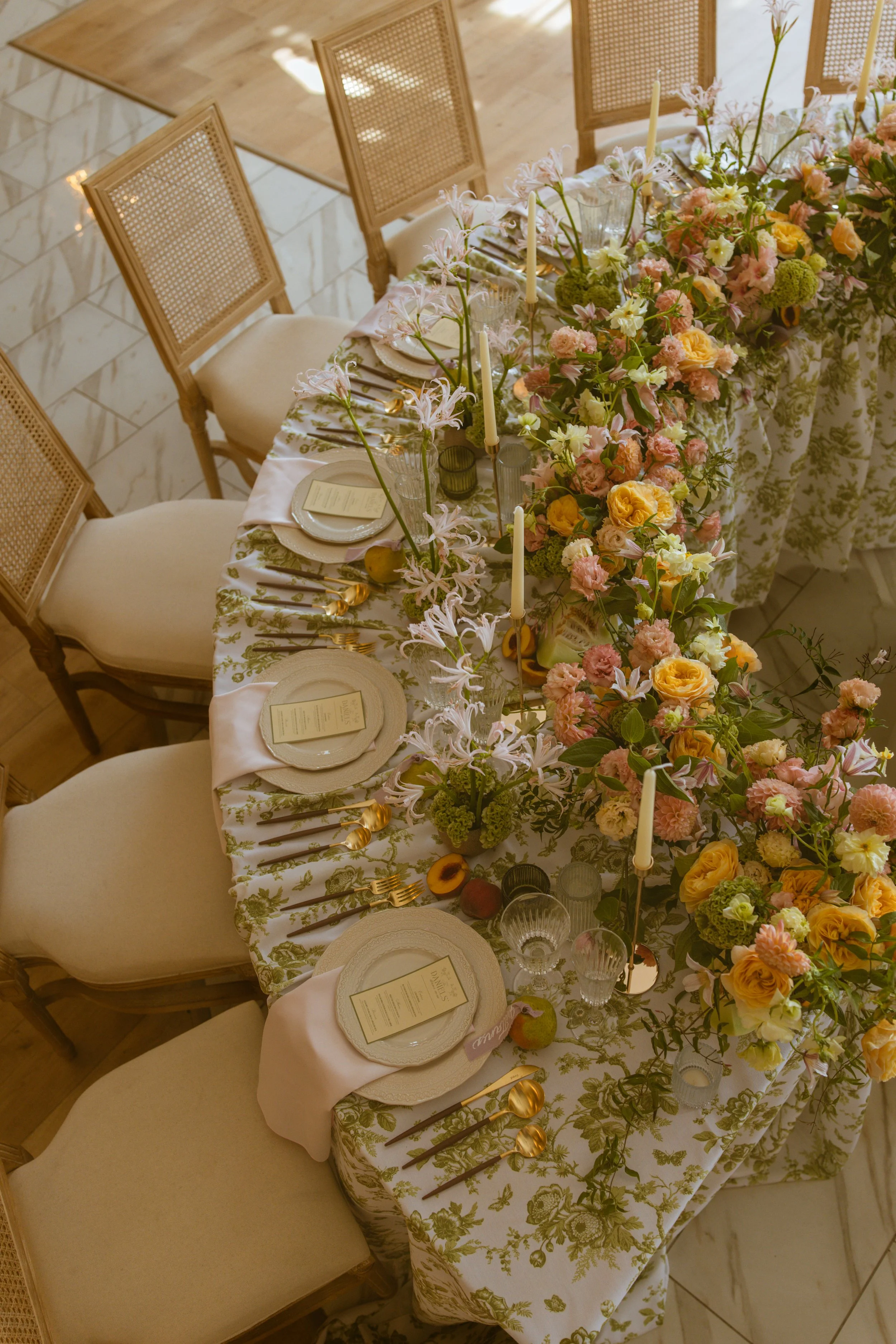 spring summer floral bridal editorial utah park city florist bouquet 
Magazine @rockymtnbride
Lead Photographer & Art Direction @gpellegrino.photo
Planning & Design @rachelphippseventdesign
Floral @moandcofloral @fiftyflowers
Venue @madisonvenue
Brid
