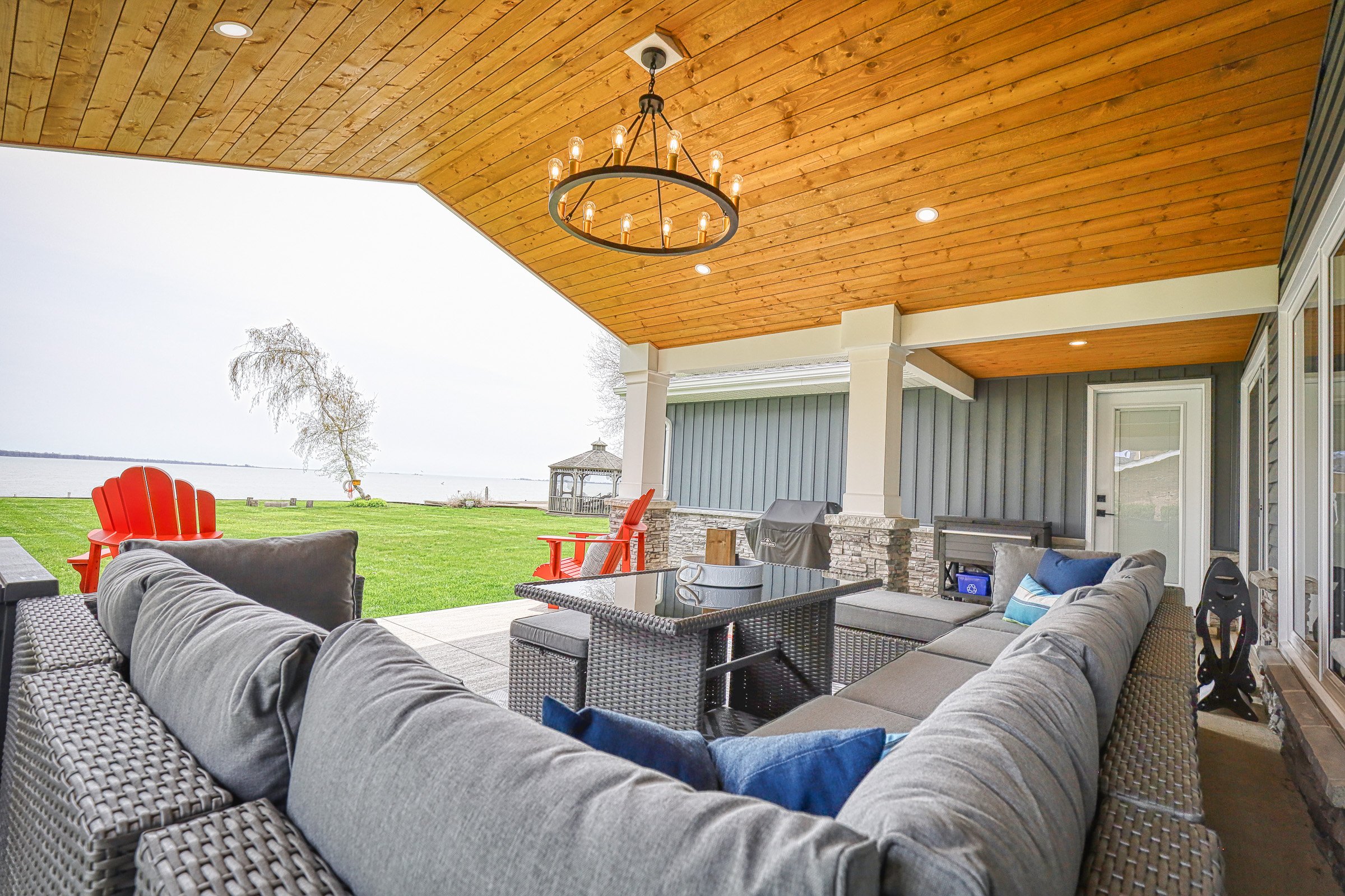 Covered Porch (Patio Furniture, Gas BBQ, Table & Cooler)