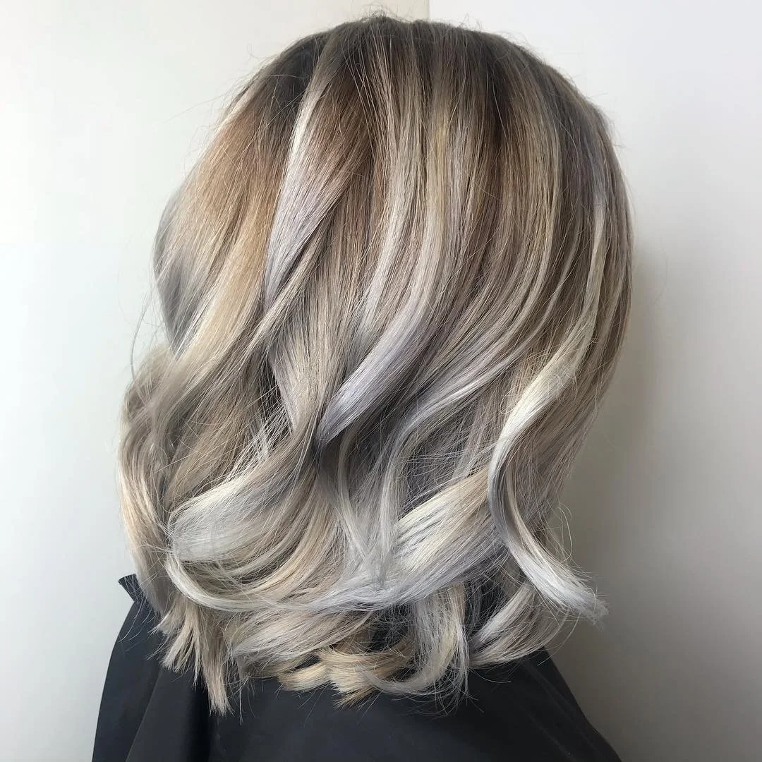 Dreaming of icy, dimensional blonde this winter? ❄️✨ This gorgeous color melt from stylist Liz Cannon (@fringefinatic), is serious winter hair inspiration!

Blonding and dimensional color are some of Liz's specialties, and she has a gift for creating