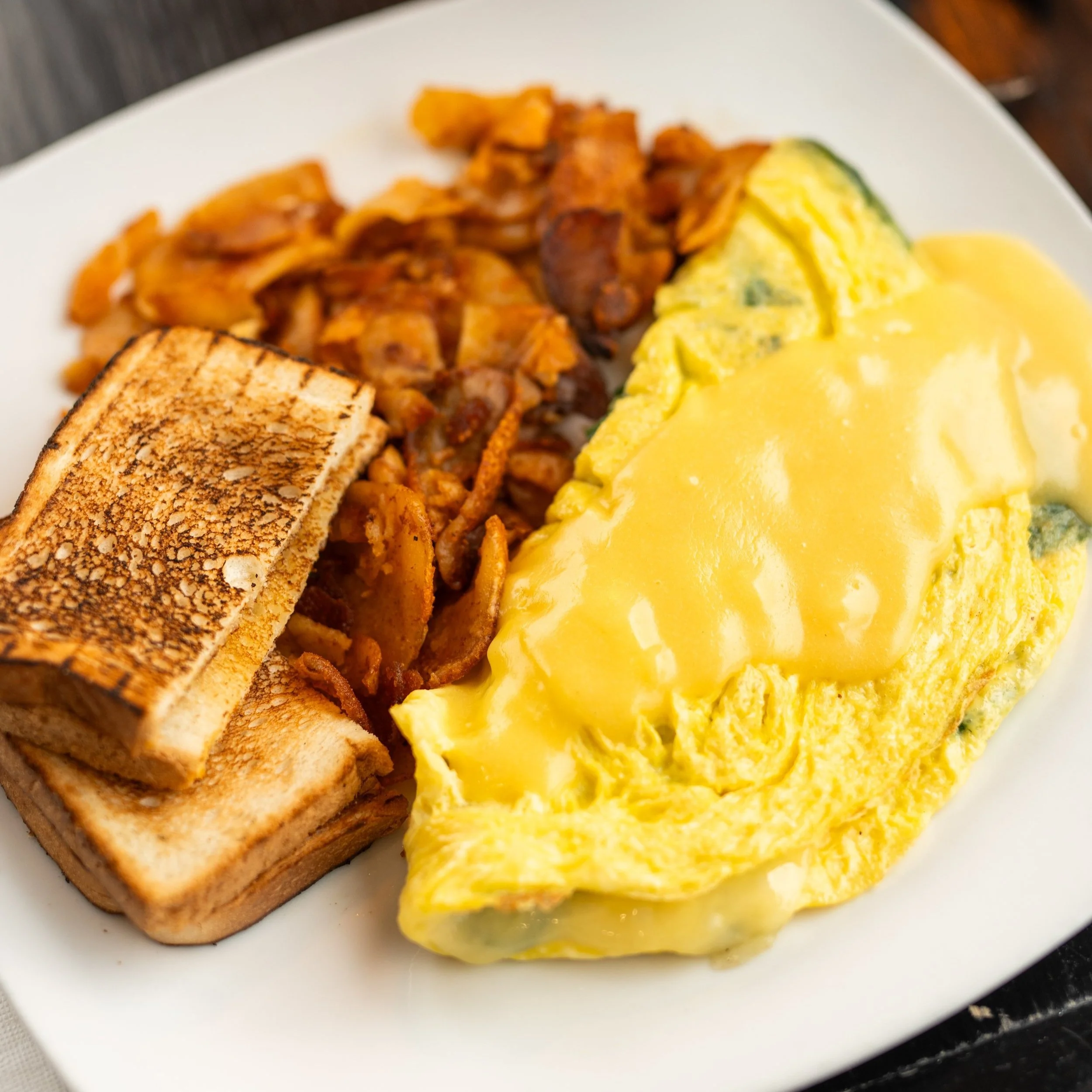 omelet at scojo's eatery in surf city