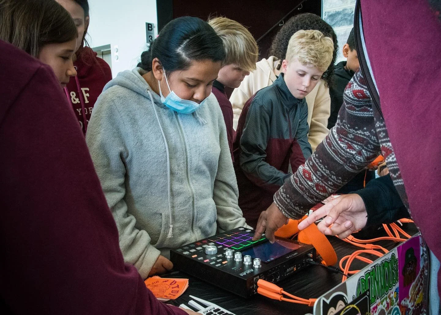 Throwback to 4/27 when the #VTDITC crew worked Franklin County youths as part of @ceni_vt &lsquo;s Hokie For A Day program. Thank you to @glitterlens_photography for sharing your talents with us. #ArtForLearningsSake #DoThingsForTheKiss #HipHopLibrar