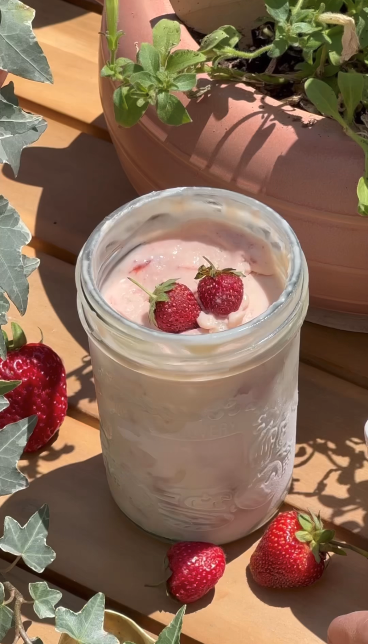 Easy Mason Jar Ice Cream {4 Ingredients} - FeelGoodFoodie