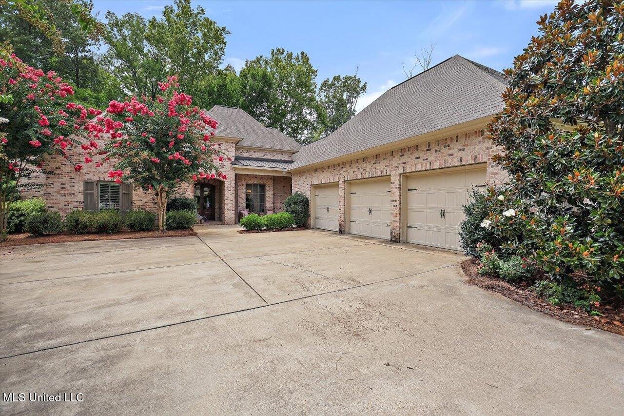 303 COVINGTON CV MADISON, MS