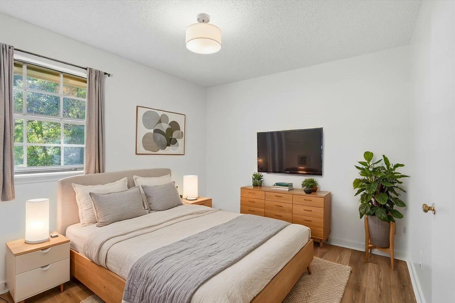 20-4615-Wyndallwood-Dr-_-Hometoursms.com - Bedroom - Scandinavian - 10.jpg