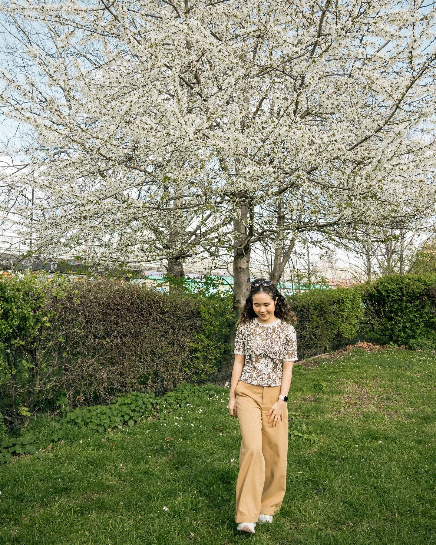 we were back in london playing tourists briefly at the start of the easter weekend 🩵🤍🩷
the city put on some stunning weather, a fine spring day with the cherry blossoms dancing in the sun 🌸 i&rsquo;ve been thinking that moving to bristol feels li