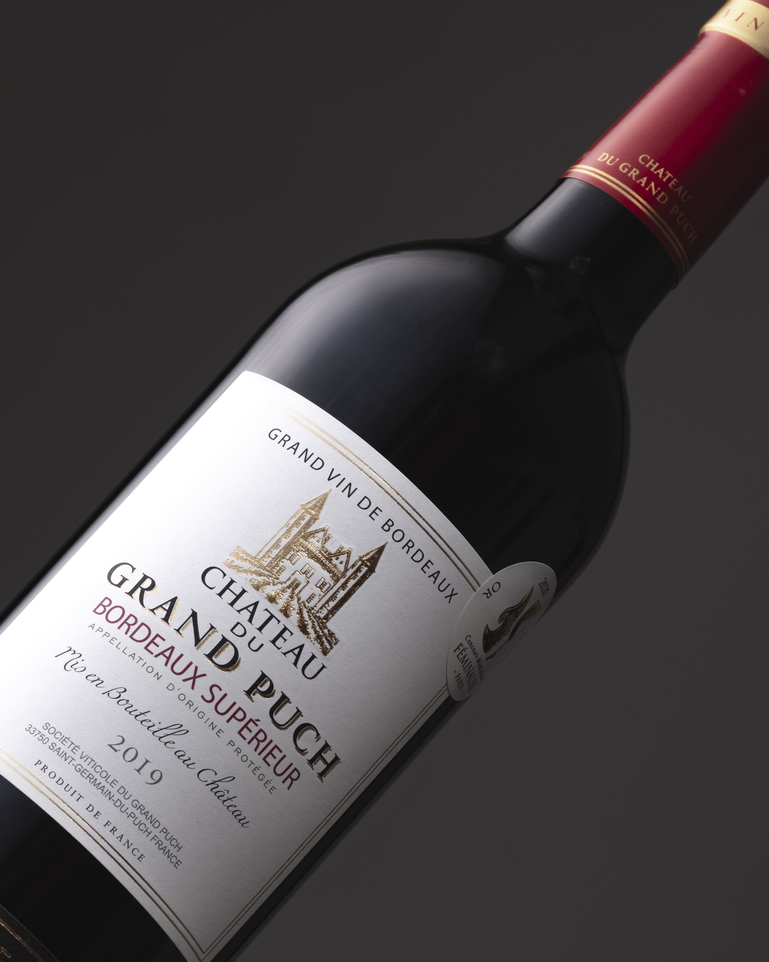 Bouteille de vin "Château du Grand Puch" Bordeaux Supérieur 2019 avec étiquette détaillée.