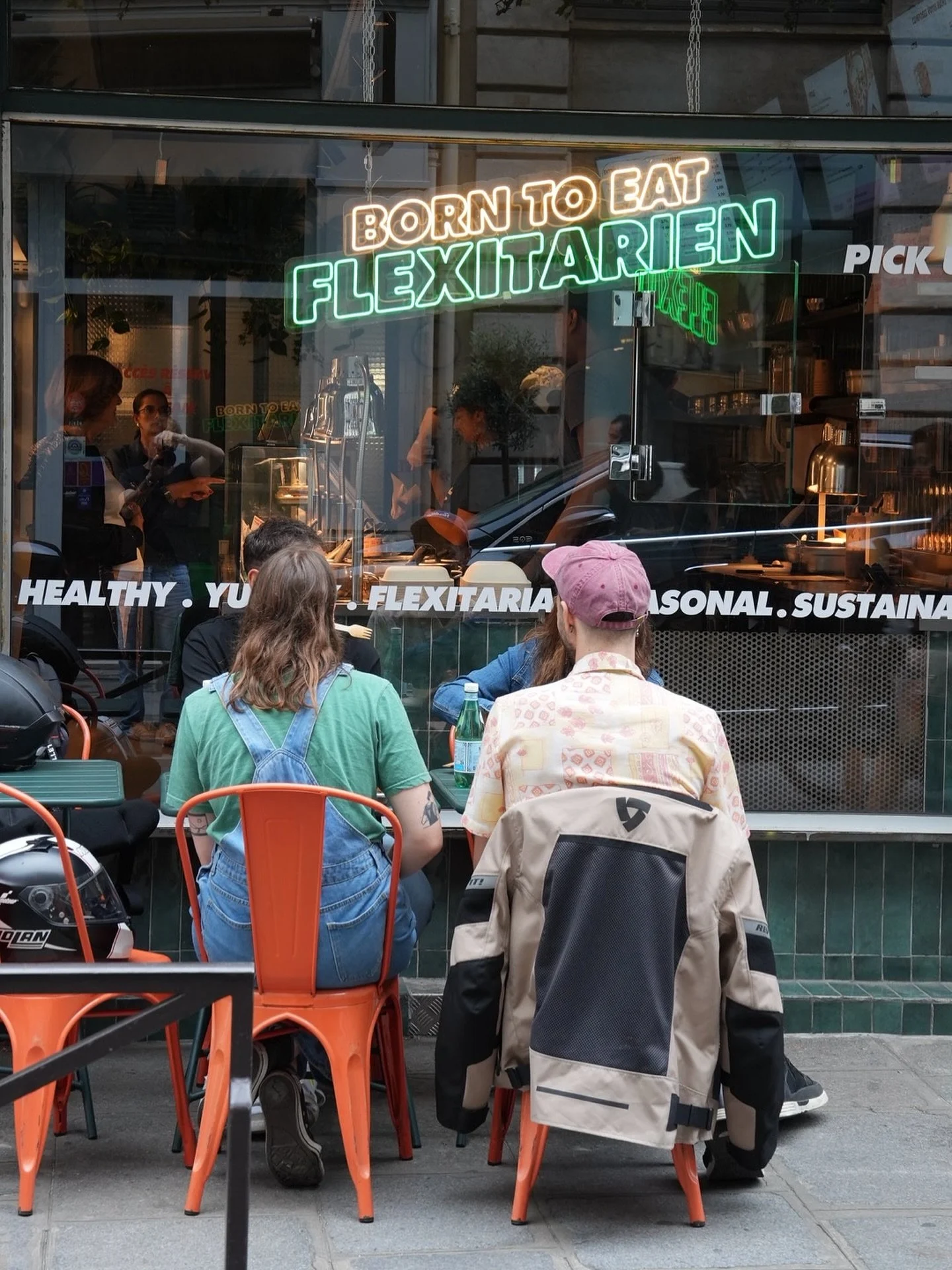 Terrasse, soleil et toujours le m&ecirc;me mantra : BORN TO EAT FLEXITARIEN !

Chez MAM&Eacute;, on mange bon, frais et vari&eacute; 😎

👉Commandez en ligne ou venez directement dans l&rsquo;un de nos restaurants ! 

#restaurantparis #flexitarien #h