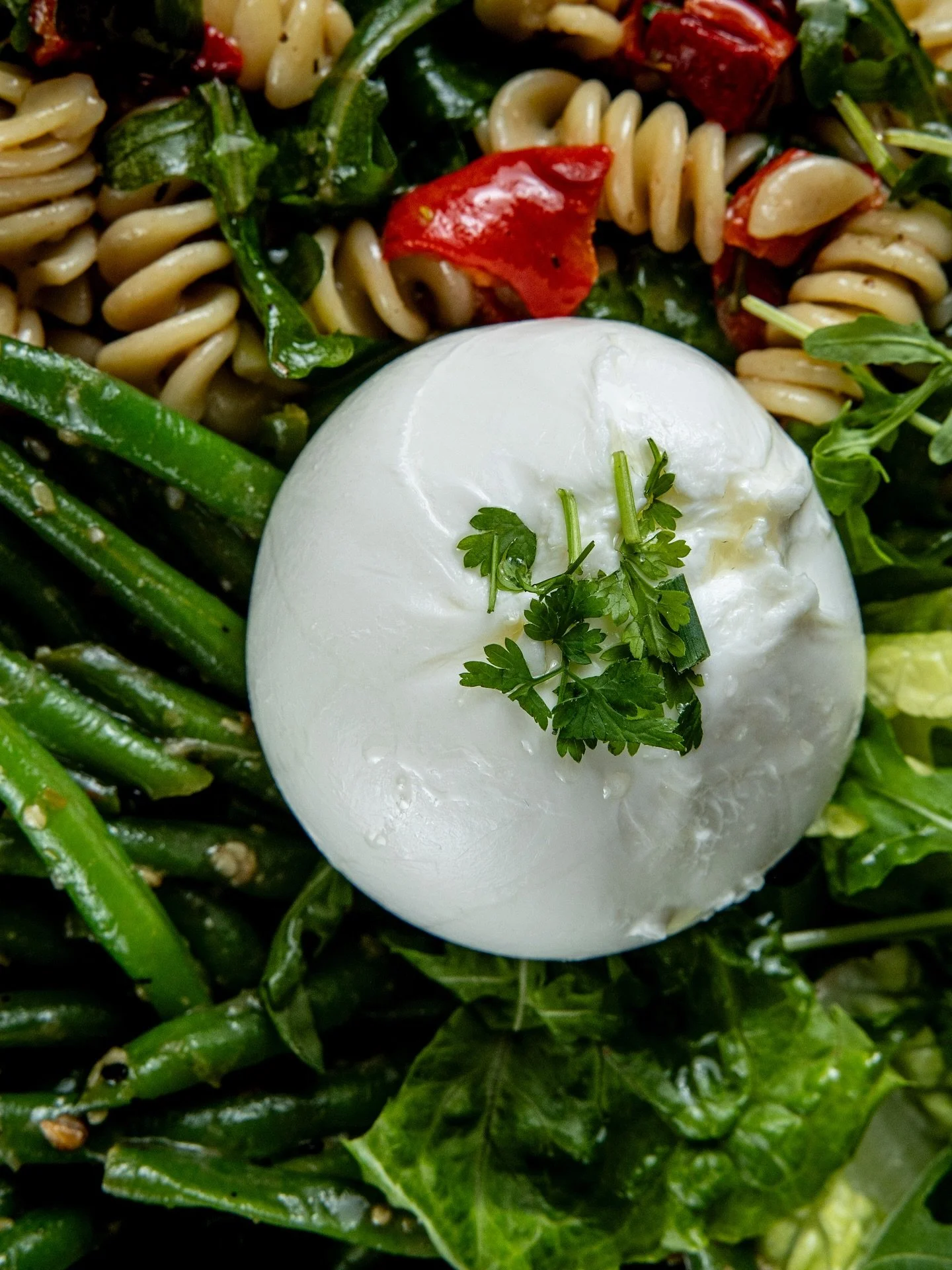 Regarde-la trop longtemps et tu risques de tomber sous son charme 🌀

Notre burrata hypnotisante d&eacute;barque dans ton MAM&Eacute;, avec sa dose de cr&eacute;meux qui rend tout instant&hellip; inoubliable ! 😋

👉 Commandez en ligne ou venez direc