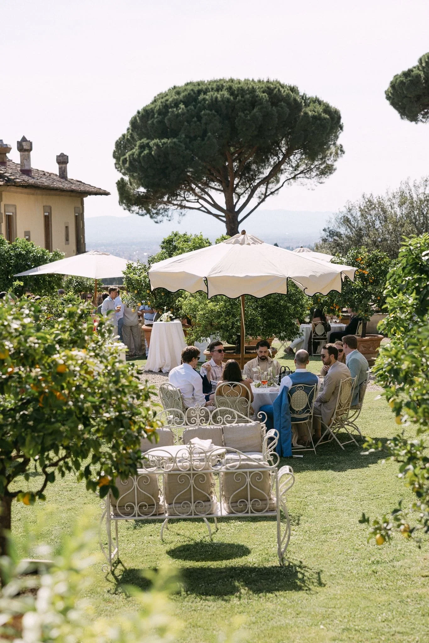 Elegant welcome dinner at Villa Gamberaia