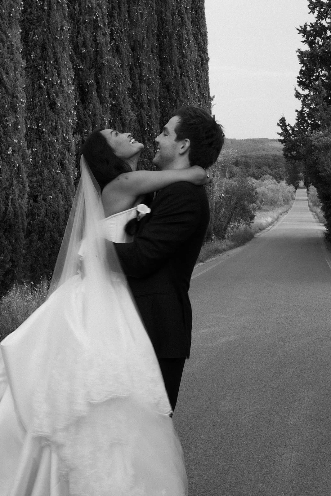 Bride and groom inspo picture, editorial and blury