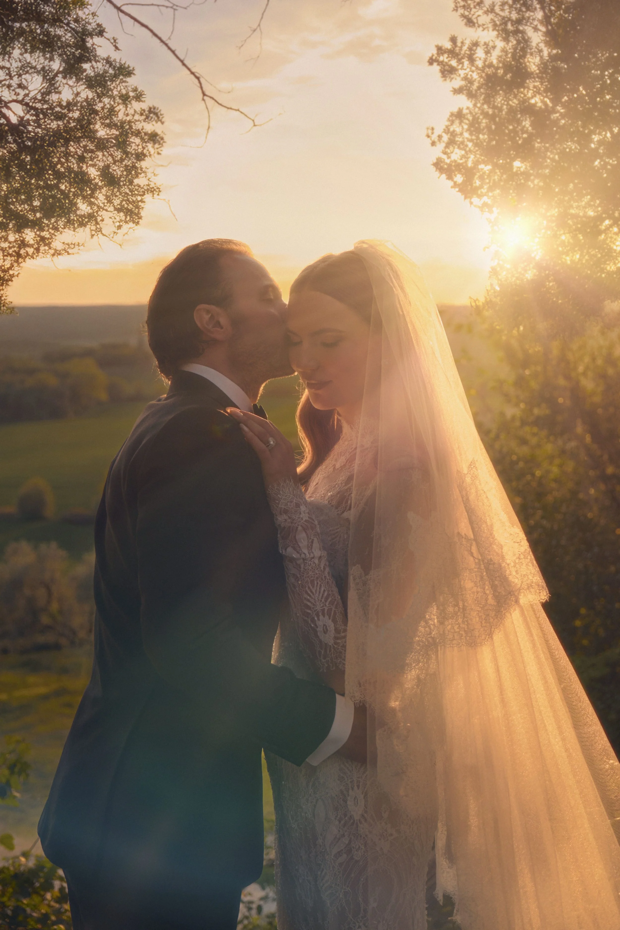 Elegant couple portraits of Darya Zozulya and Johan Klevenstedt captured during their destination wedding at Borgo Sant’Ambrogio in Tuscany.
