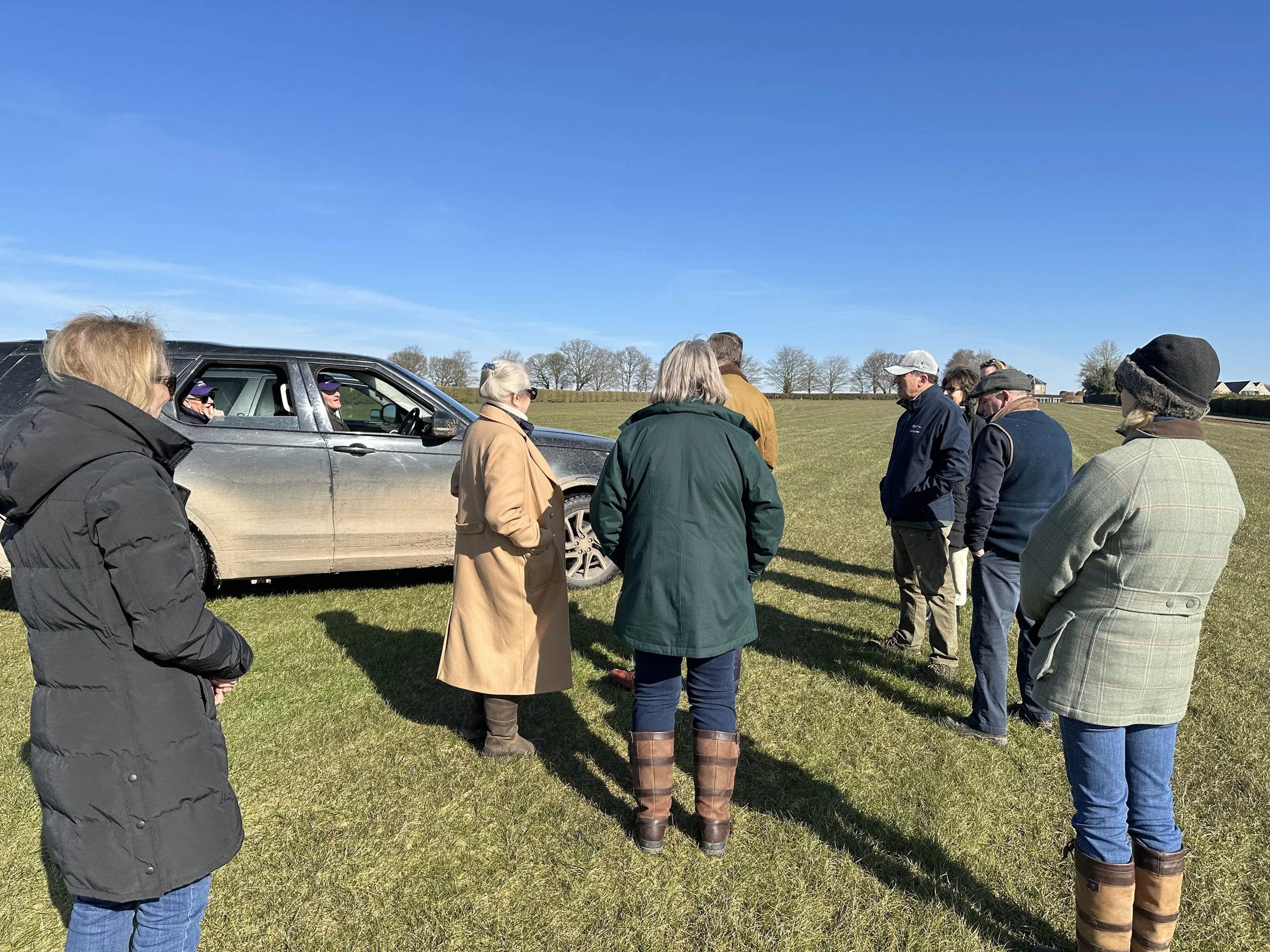 Richard Hannon chatting to owners on a visit