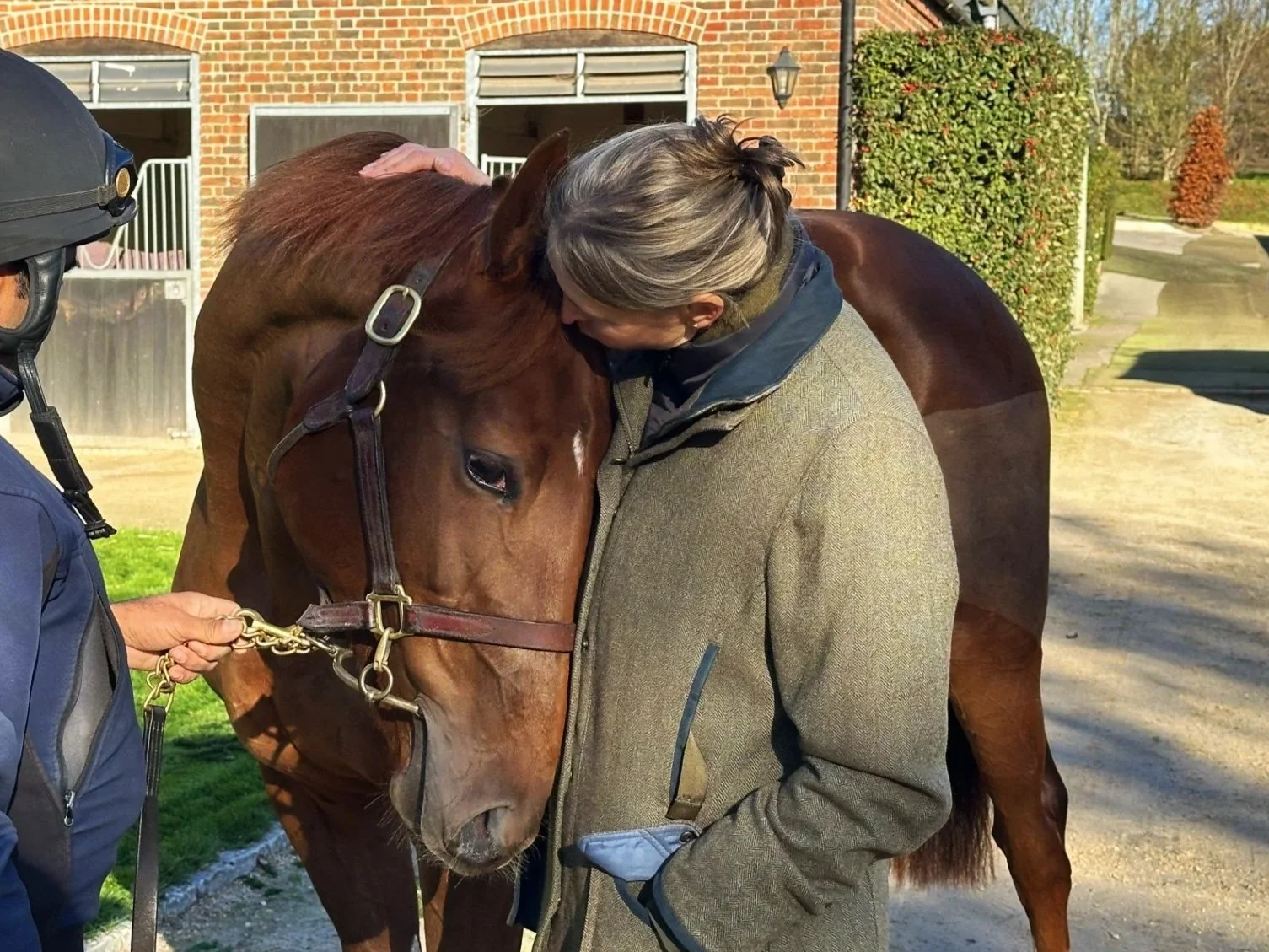 Karen Reeves enjoying cuddles with the Sea The Stars filly
