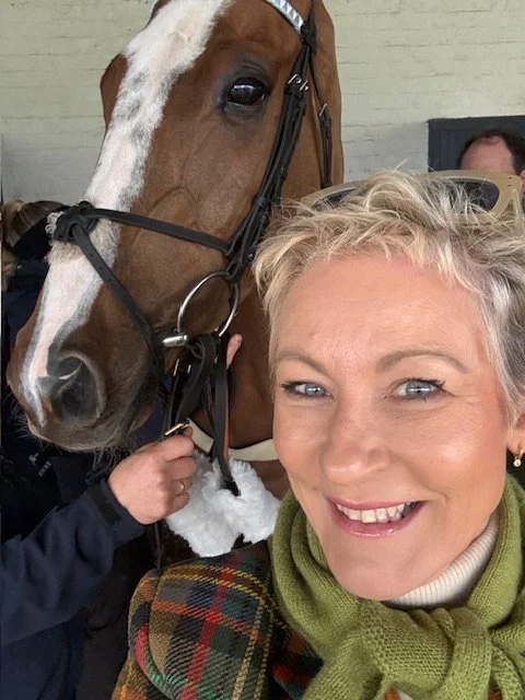 Followcato perfecting his selfie