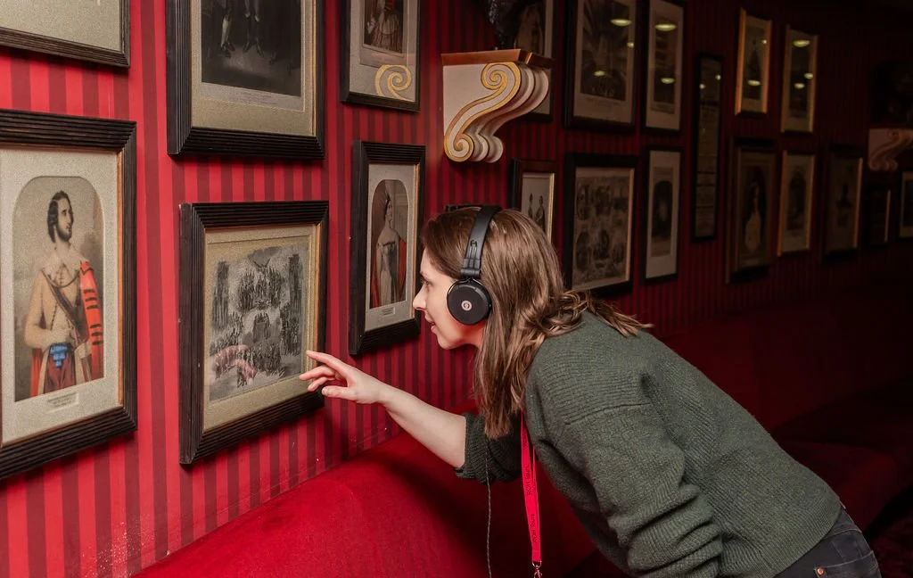 royal-opera-house-tour-detail-gallery-walls.jpg