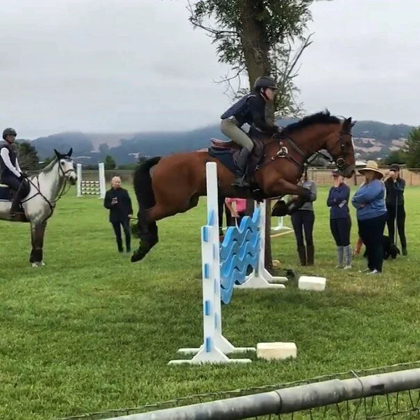Fly high when you clinic with @hbeventing June 10 &amp; 11! 

Hawley is one of our favorite clinicians, and is returning to Oregon in June to teach at Trinity Eventing&rsquo;s location @madkatequine 🎉

Day 1 is Show Jumping exercises, Day 2 is Cross